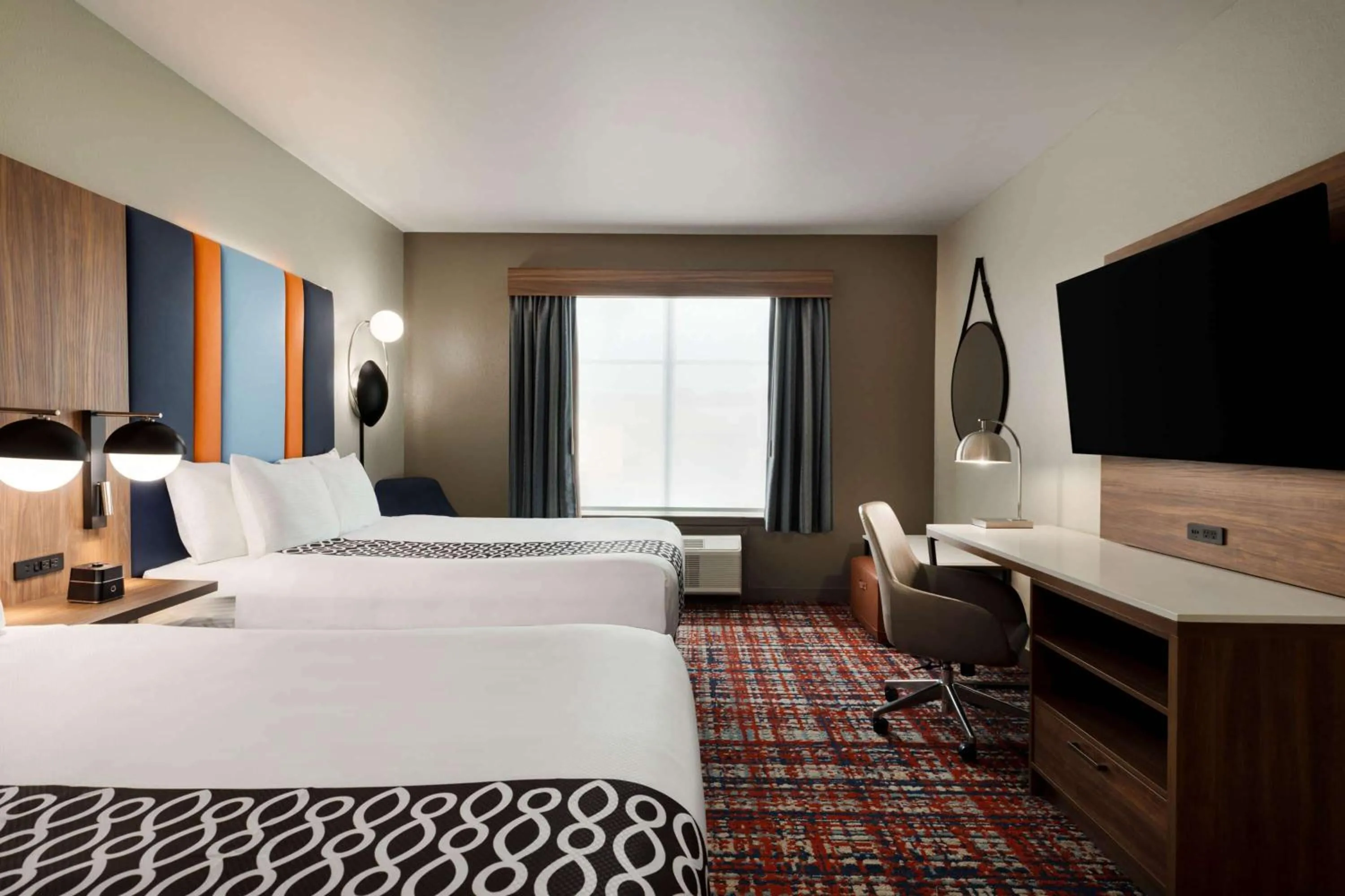 Photo of the whole room, Bed in La Quinta by Wyndham Oxford - Anniston