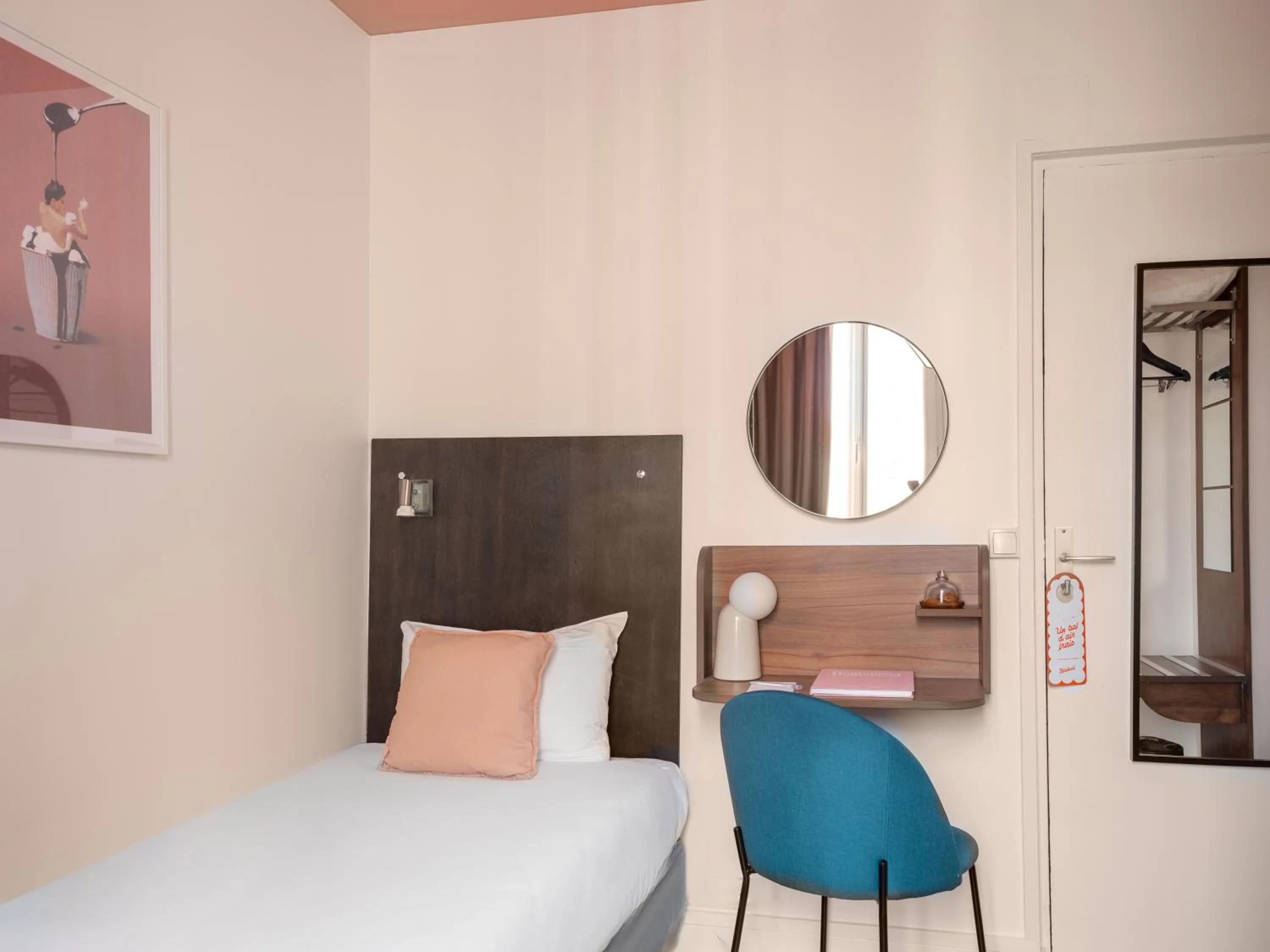 Bedroom, Bed in Hôtel Biskui