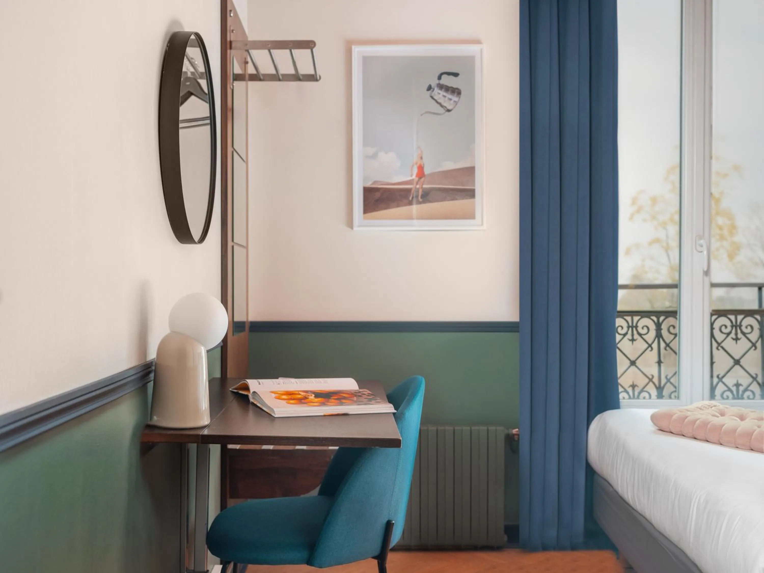 Photo of the whole room, Bed in Hôtel Biskui