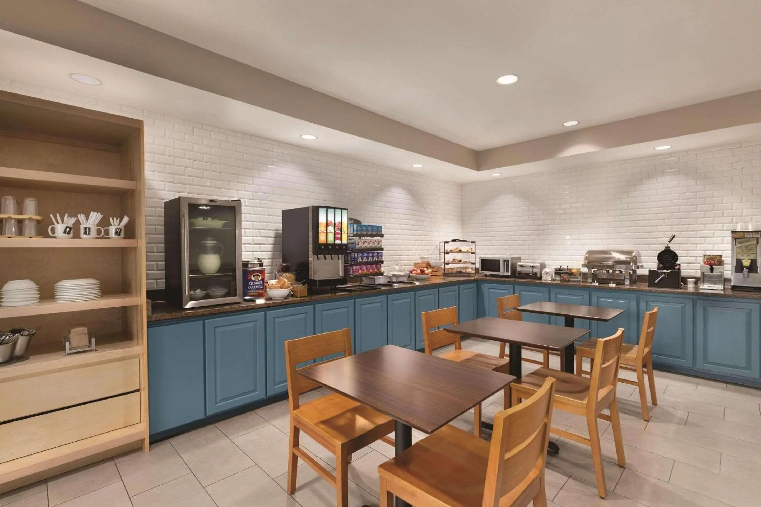 Breakfast in Country Inn & Suites by Radisson, Madison, AL