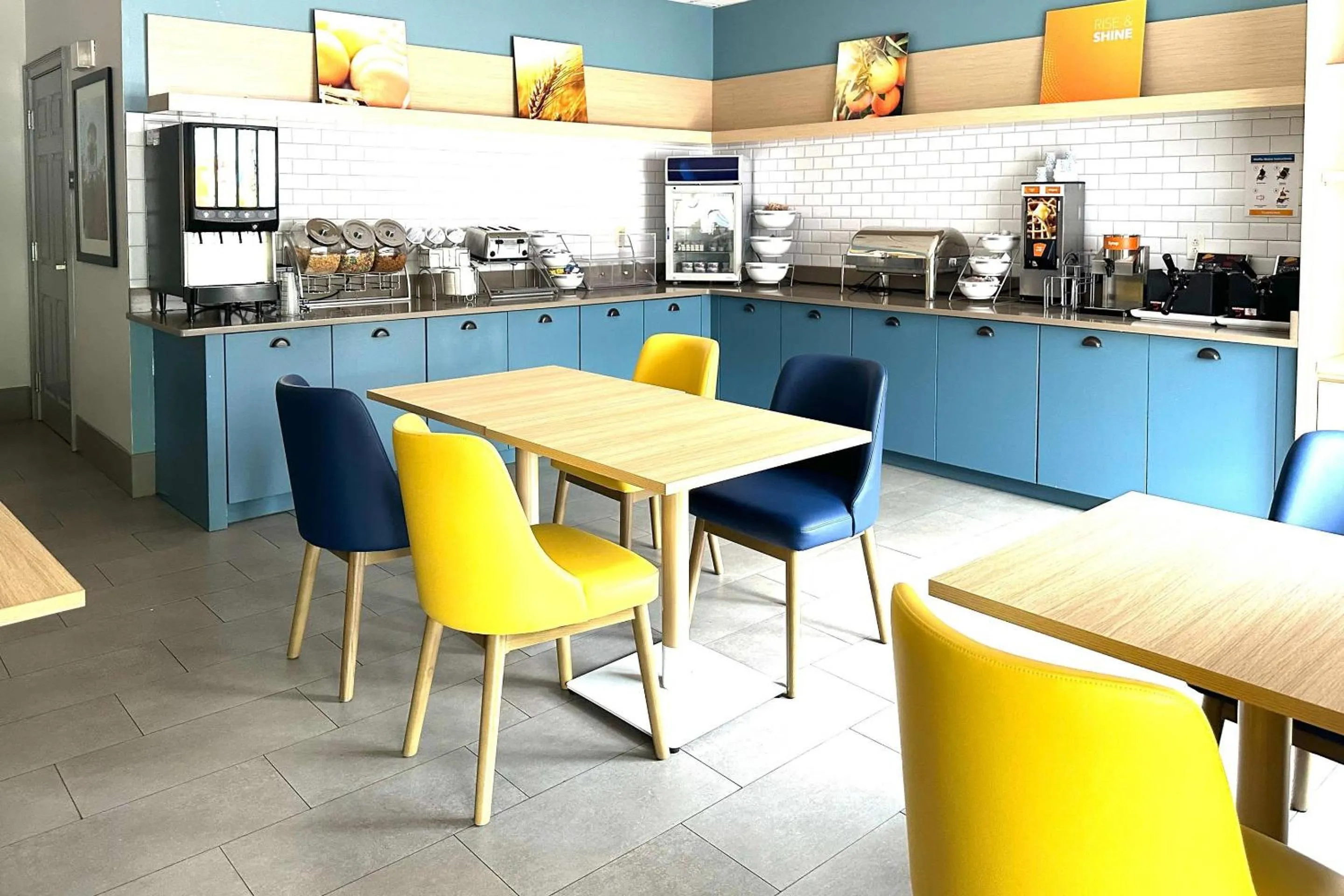 Breakfast in Comfort Inn & Suites Calhoun South