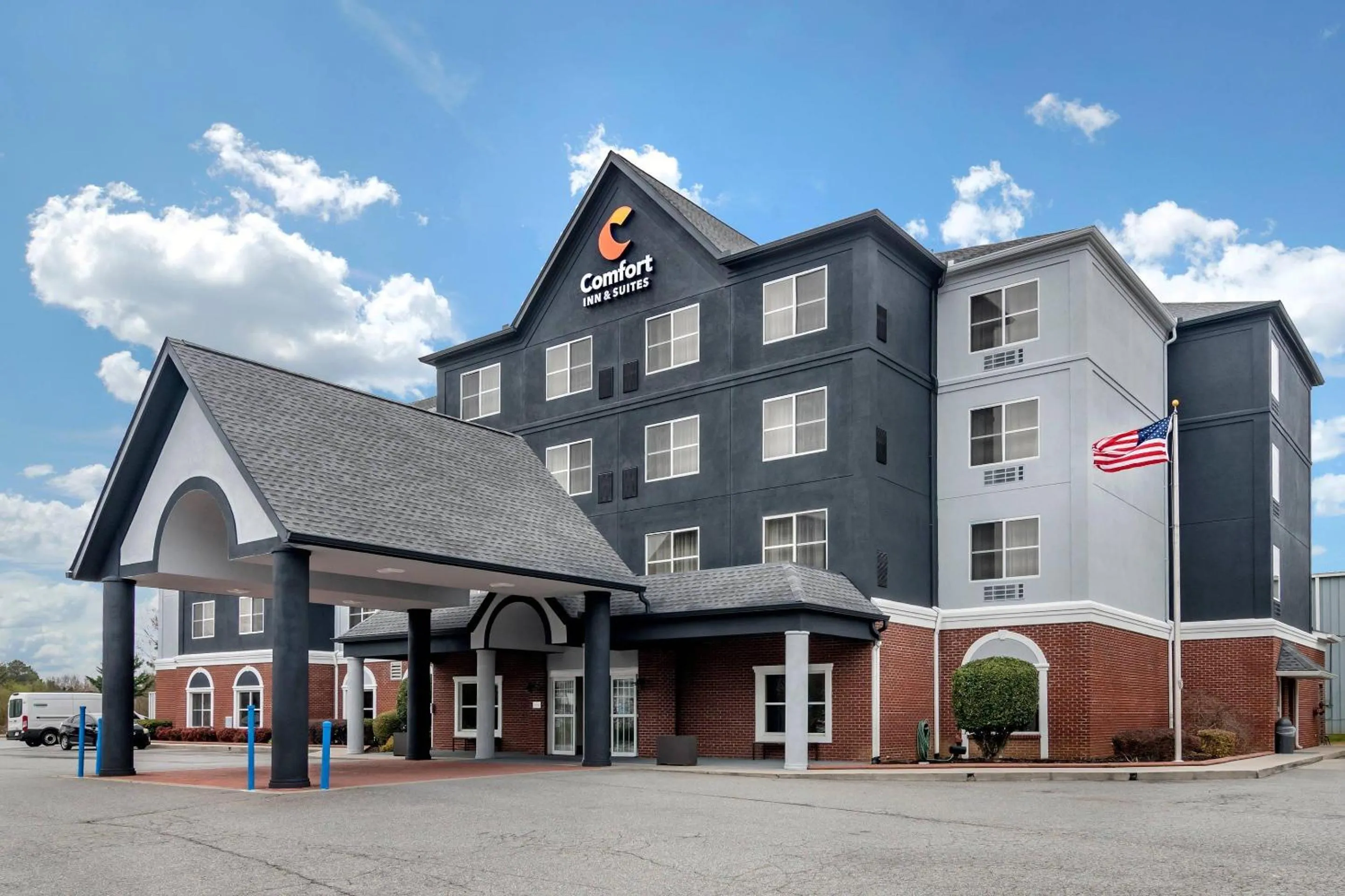 Property building in Comfort Inn & Suites Calhoun South