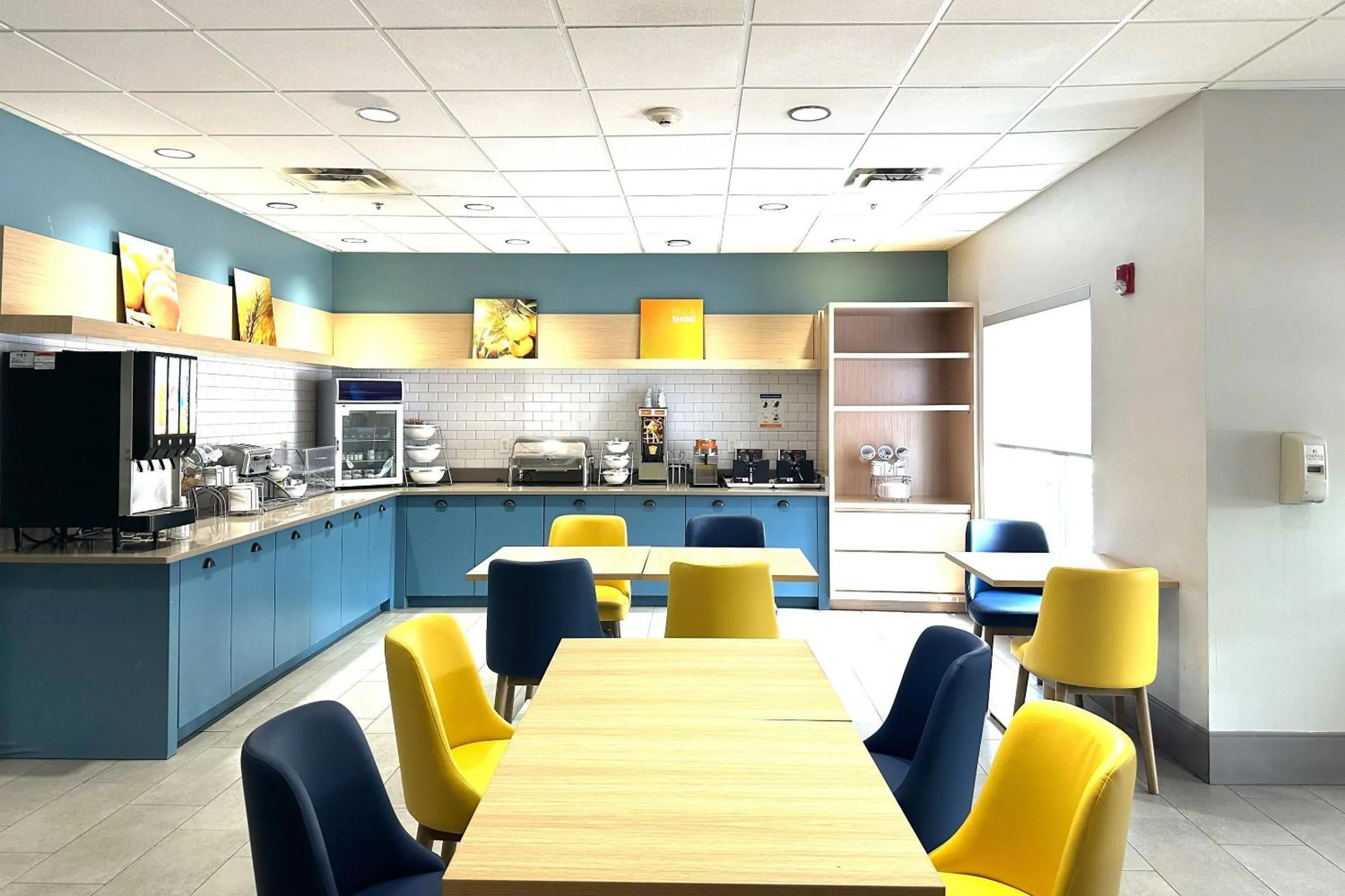 Breakfast in Comfort Inn & Suites Calhoun South