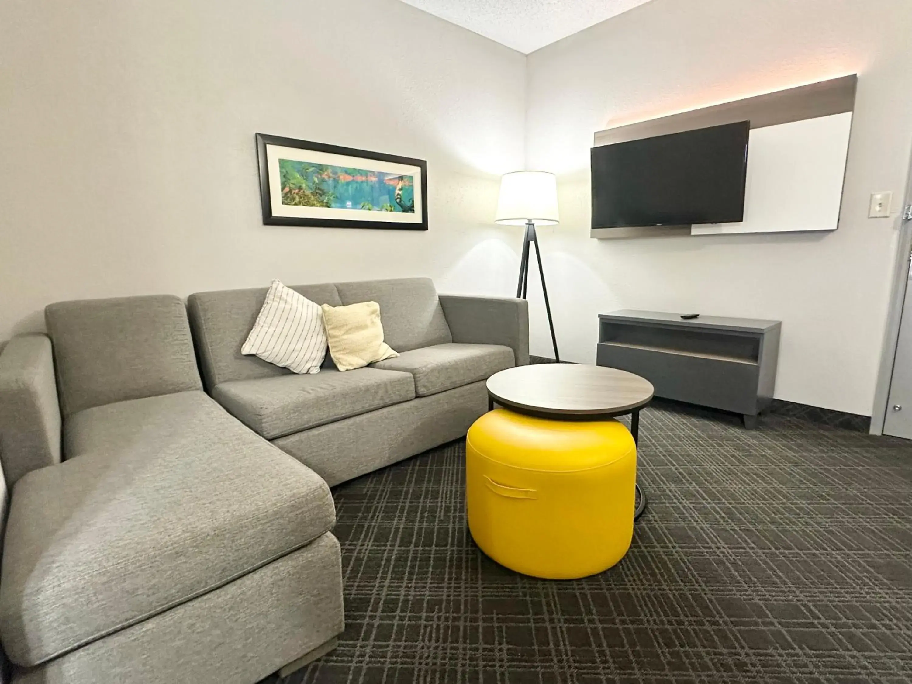 King Suite with Sofa Bed - Non Smoking in Comfort Inn & Suites Calhoun South King Suite with Sofa Bed - Non Smoking in Comfort Inn & Suites Calhoun South