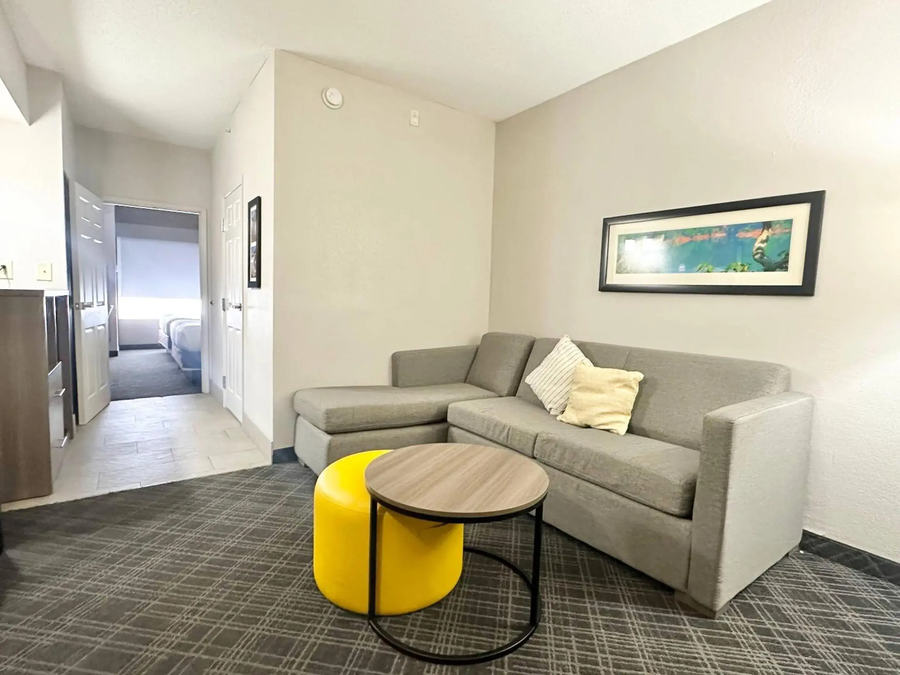 King Suite - Accessible/Non-Smoking in Comfort Inn & Suites Calhoun South King Suite - Accessible/Non-Smoking in Comfort Inn & Suites Calhoun South