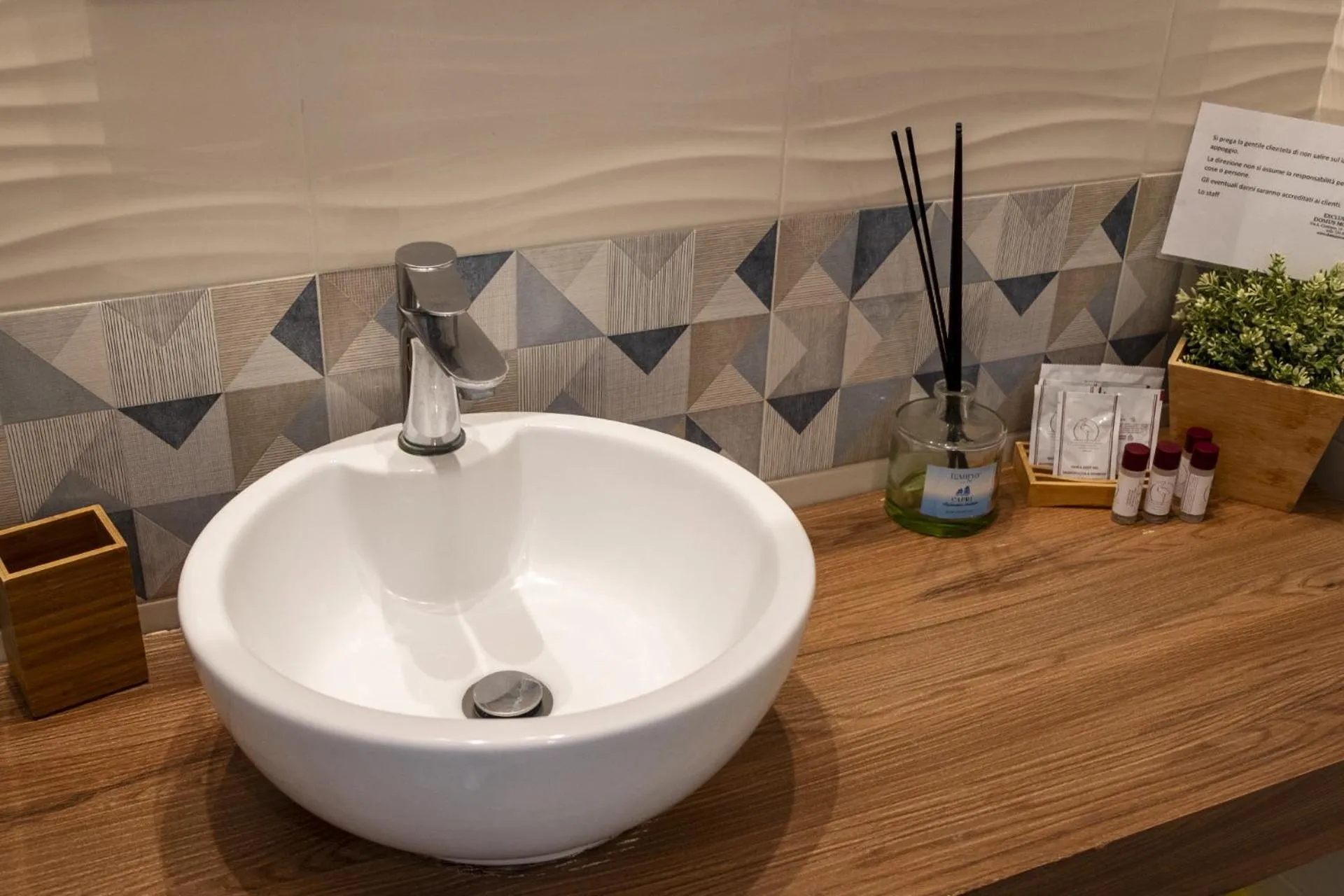 Bathroom in Domus Monasteire