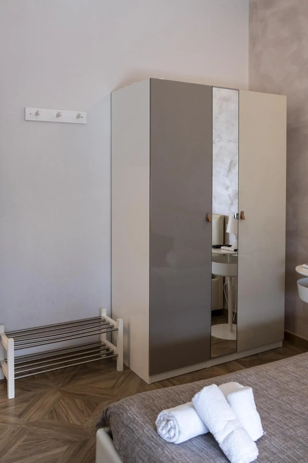 Photo of the whole room in Domus Monasteire