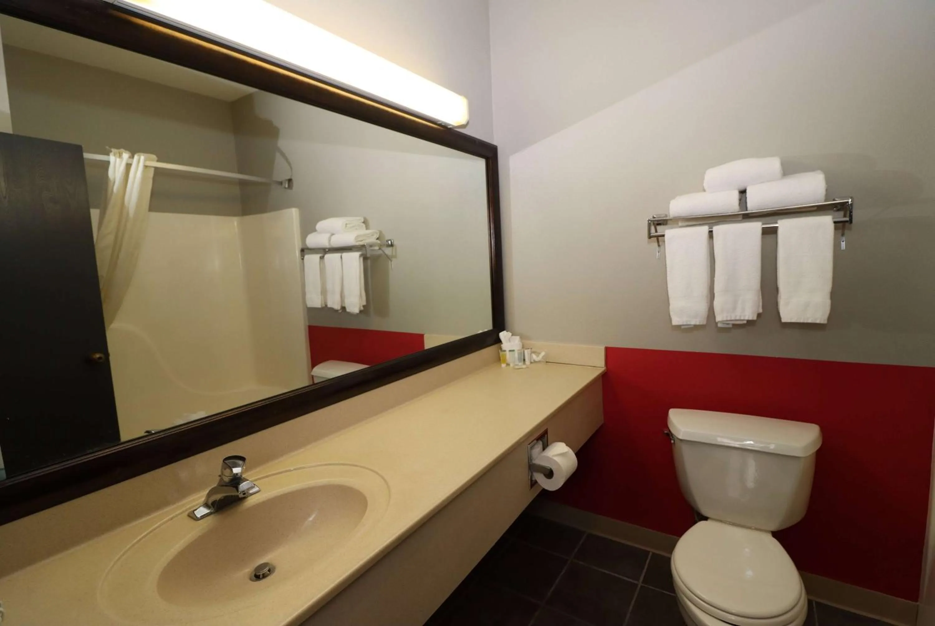 Bathroom in Super 8 by Wyndham Perryville
