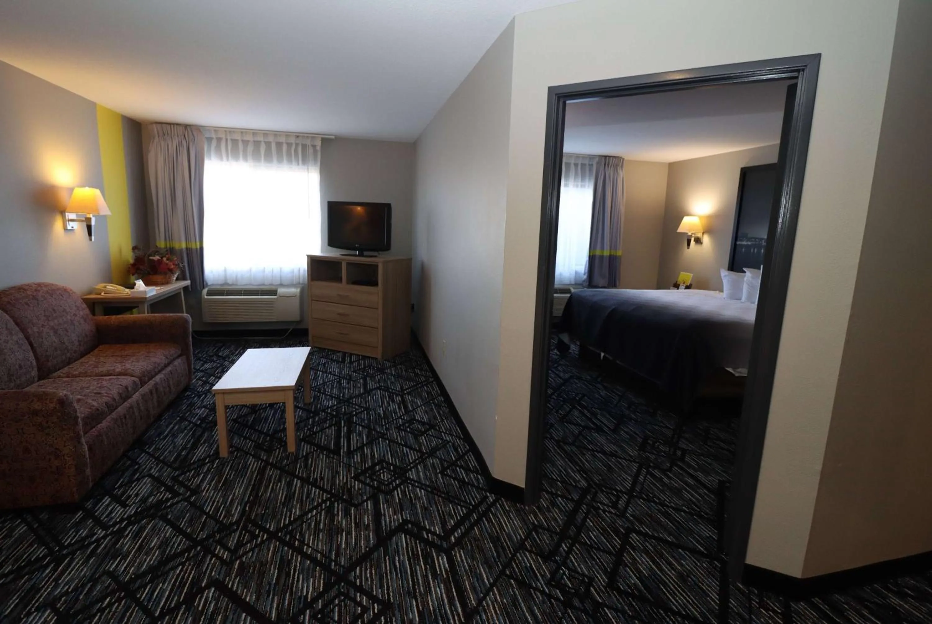 Photo of the whole room, Bed in Super 8 by Wyndham Perryville