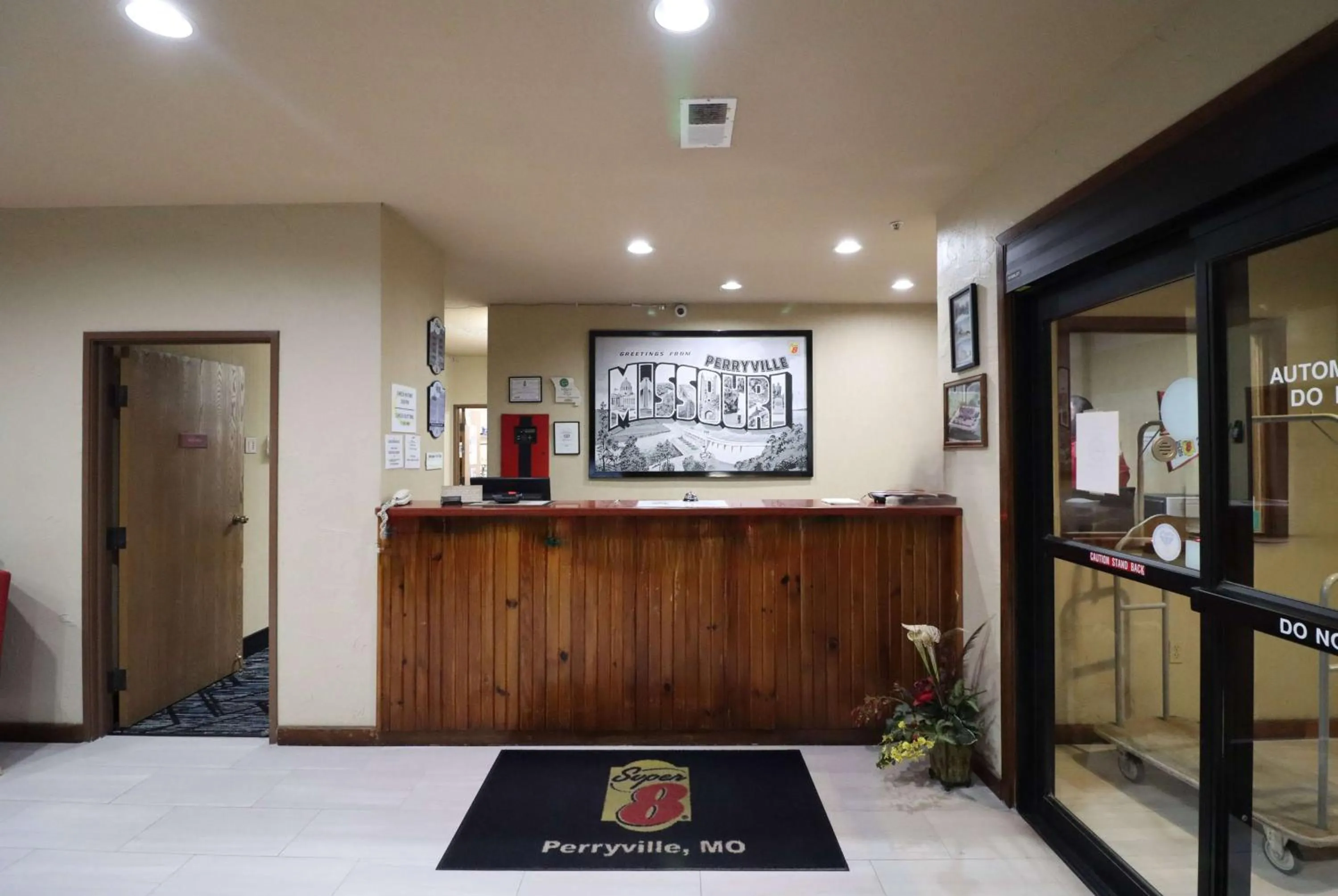 Lobby or reception in Super 8 by Wyndham Perryville