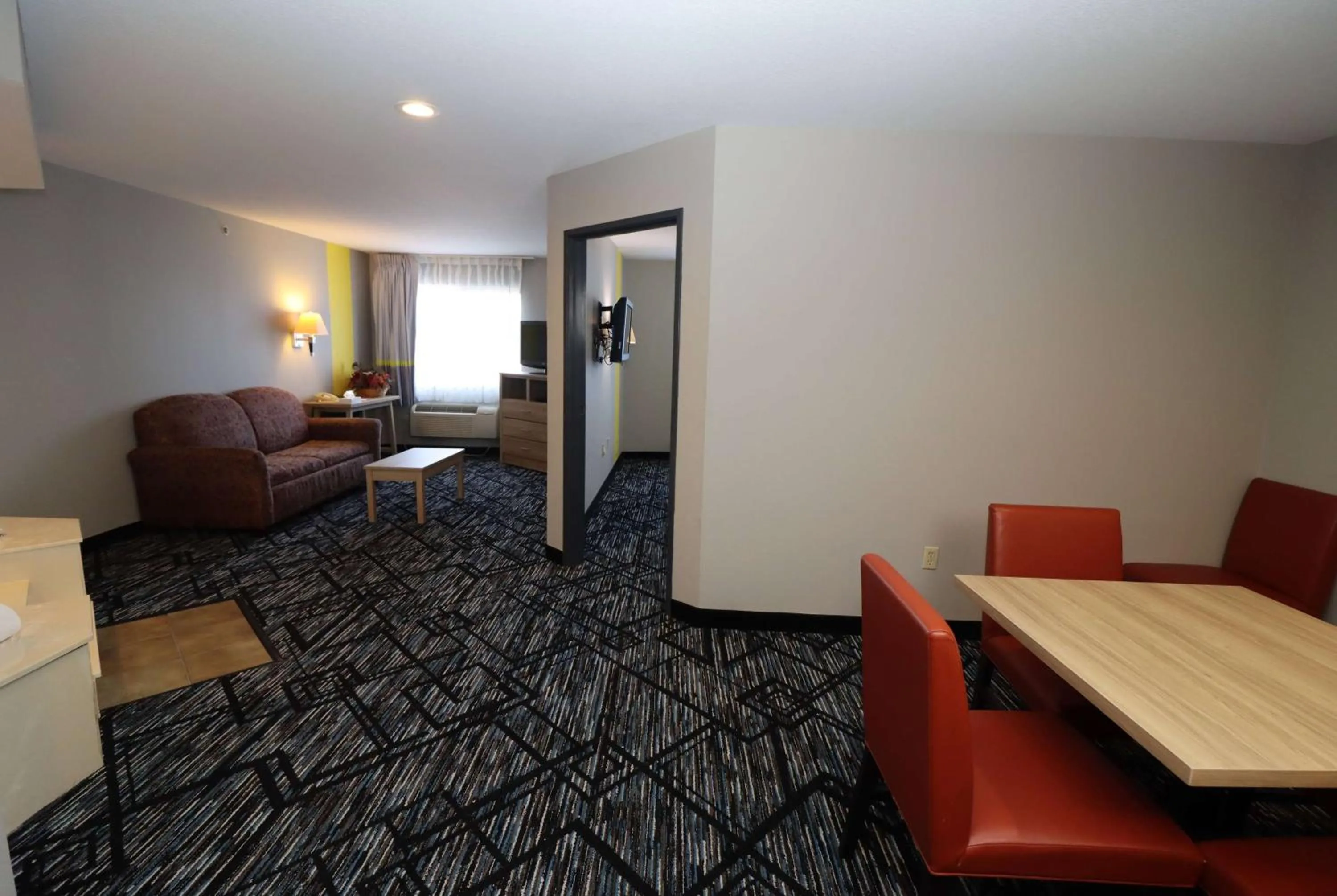 Photo of the whole room in Super 8 by Wyndham Perryville