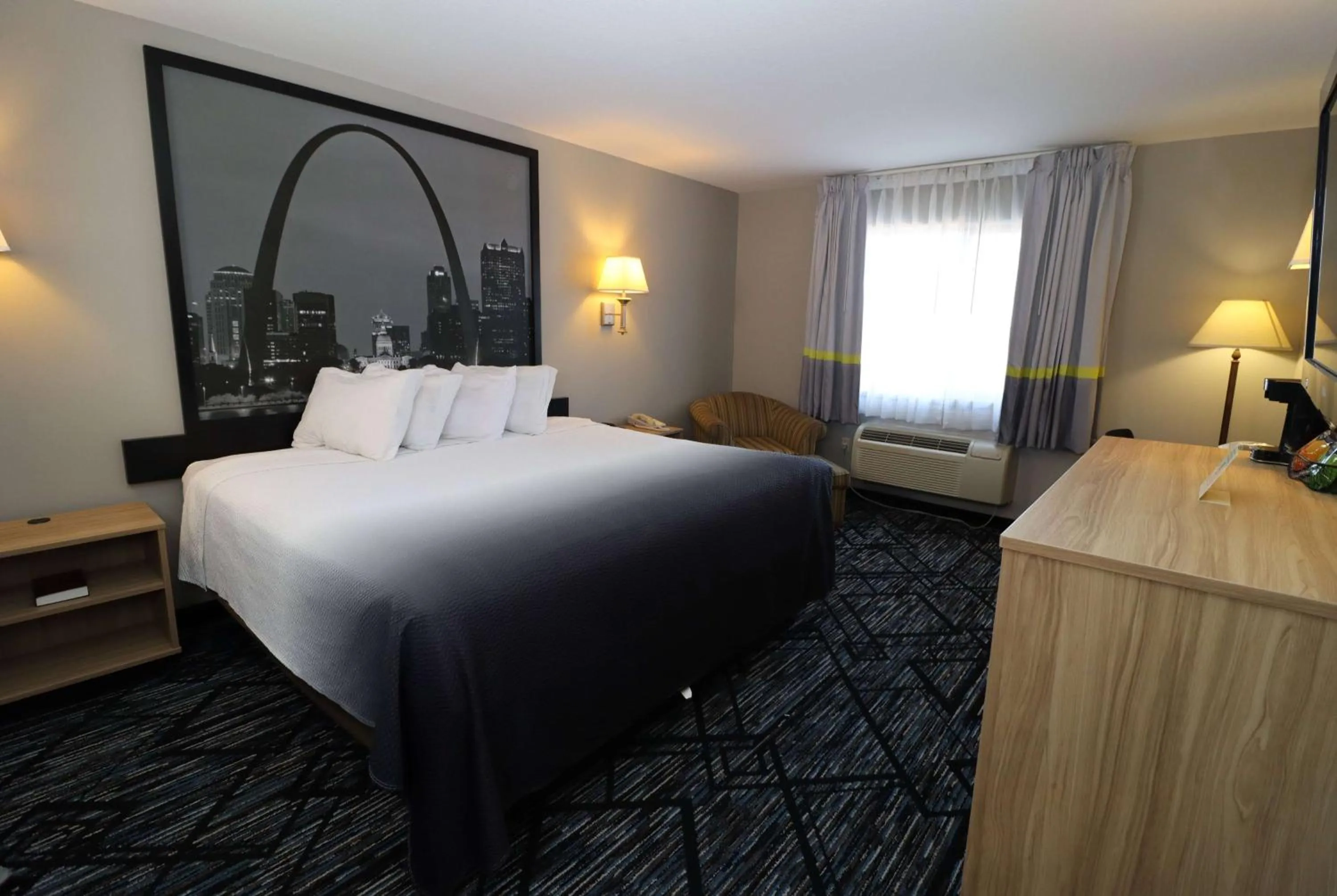 Photo of the whole room, Bed in Super 8 by Wyndham Perryville