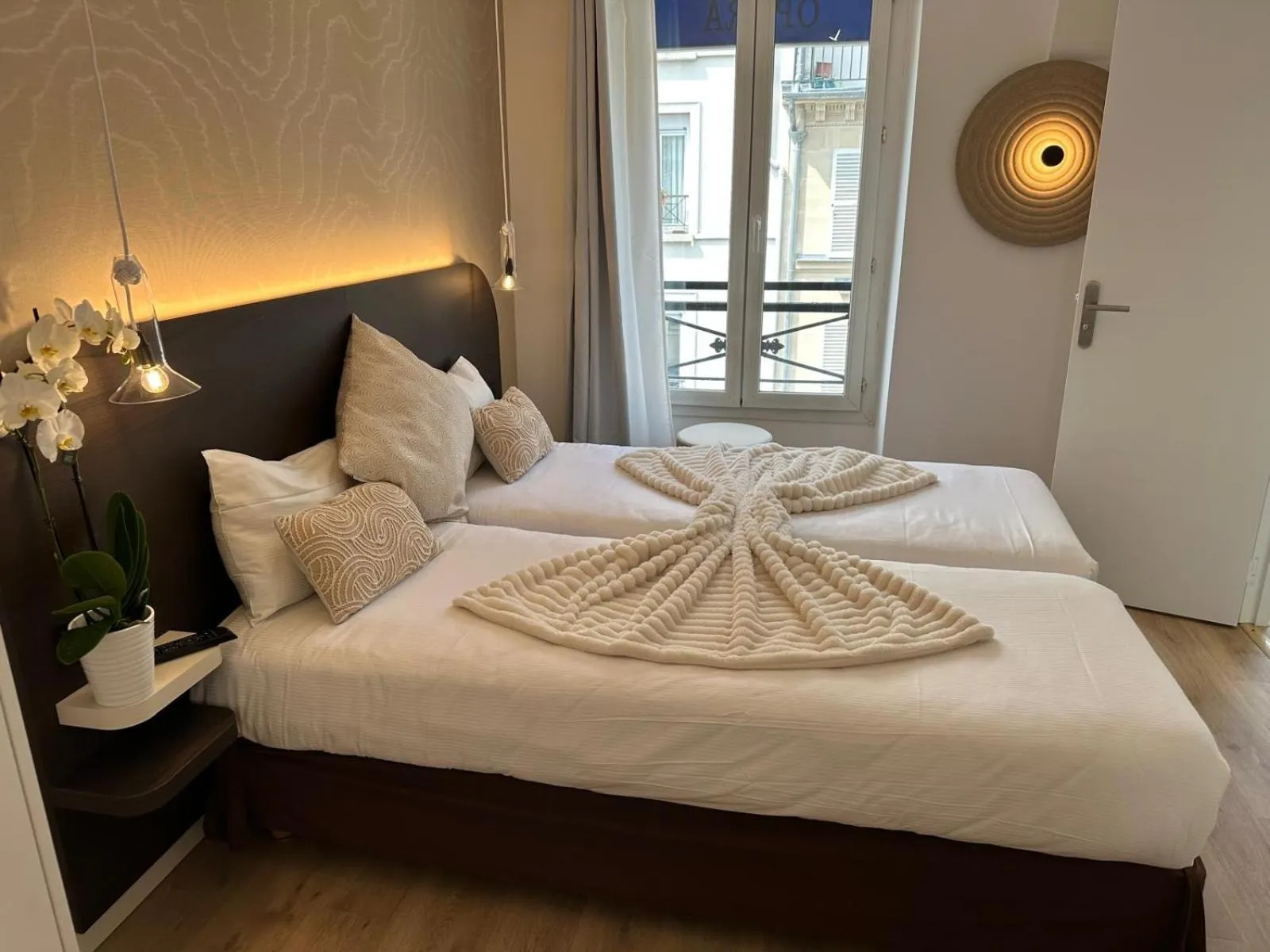 Photo of the whole room, Bed in Hôtel Opera Deauville