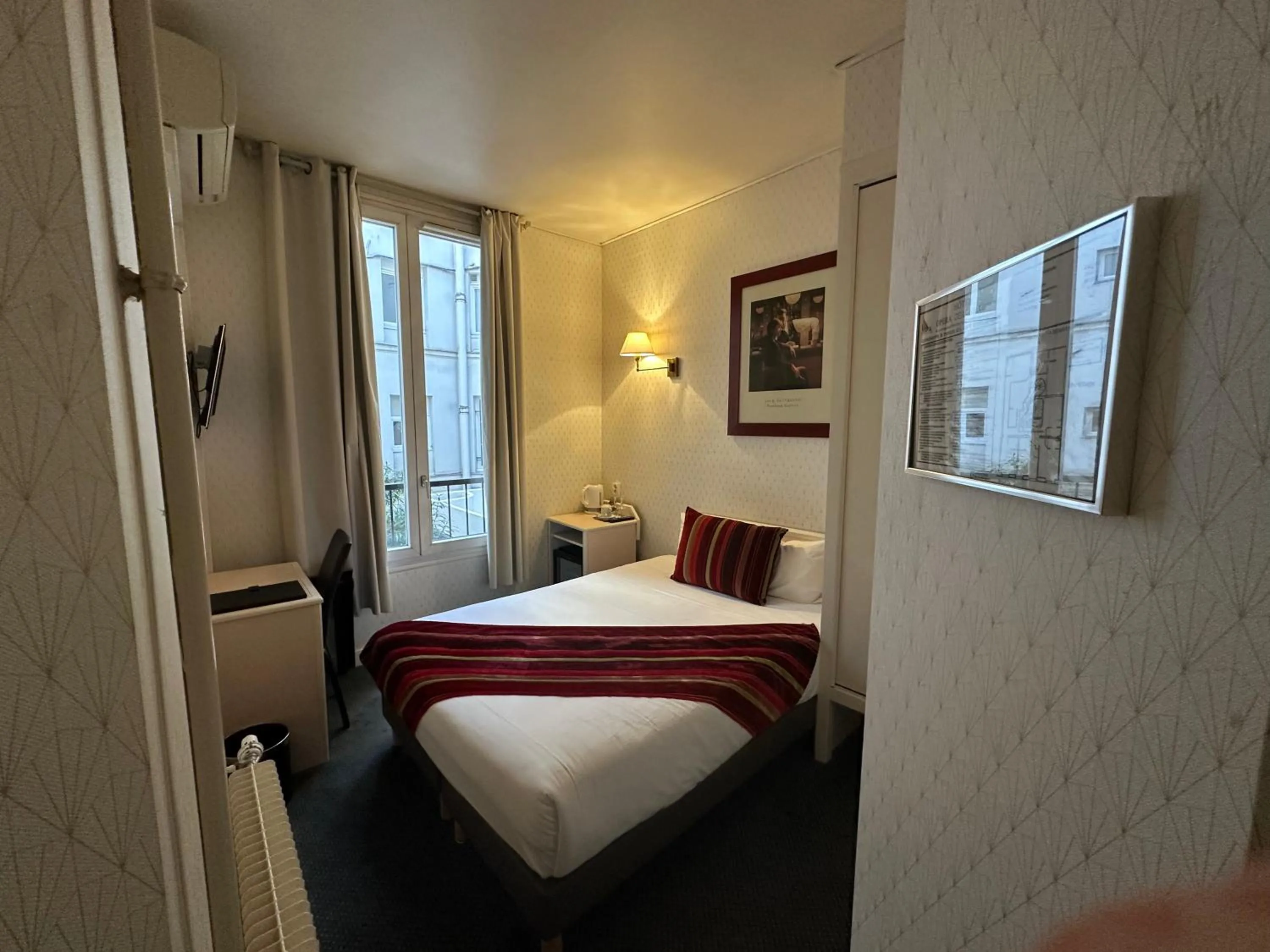 Bed in Hôtel Opera Deauville