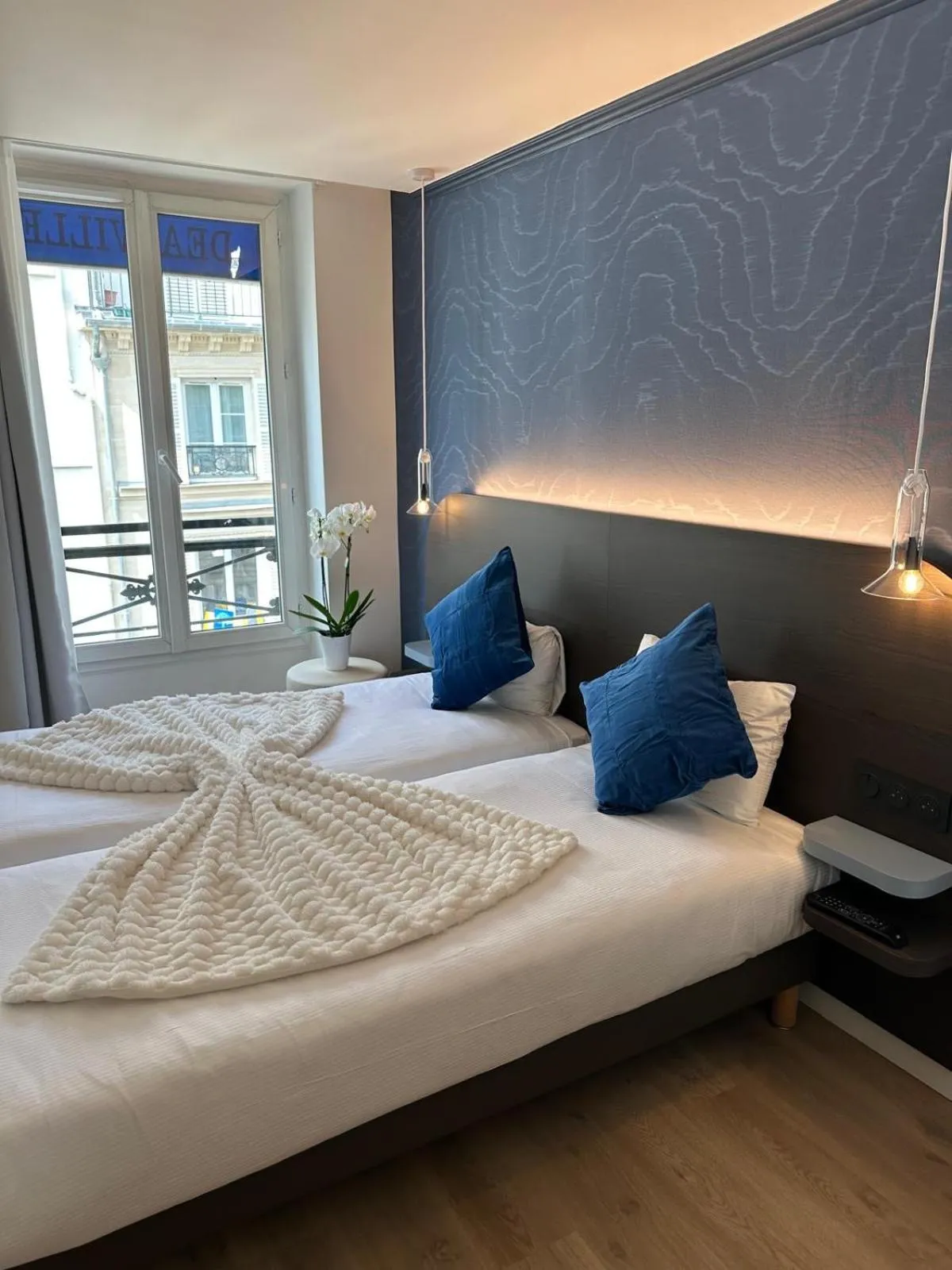 Bed in Hôtel Opera Deauville