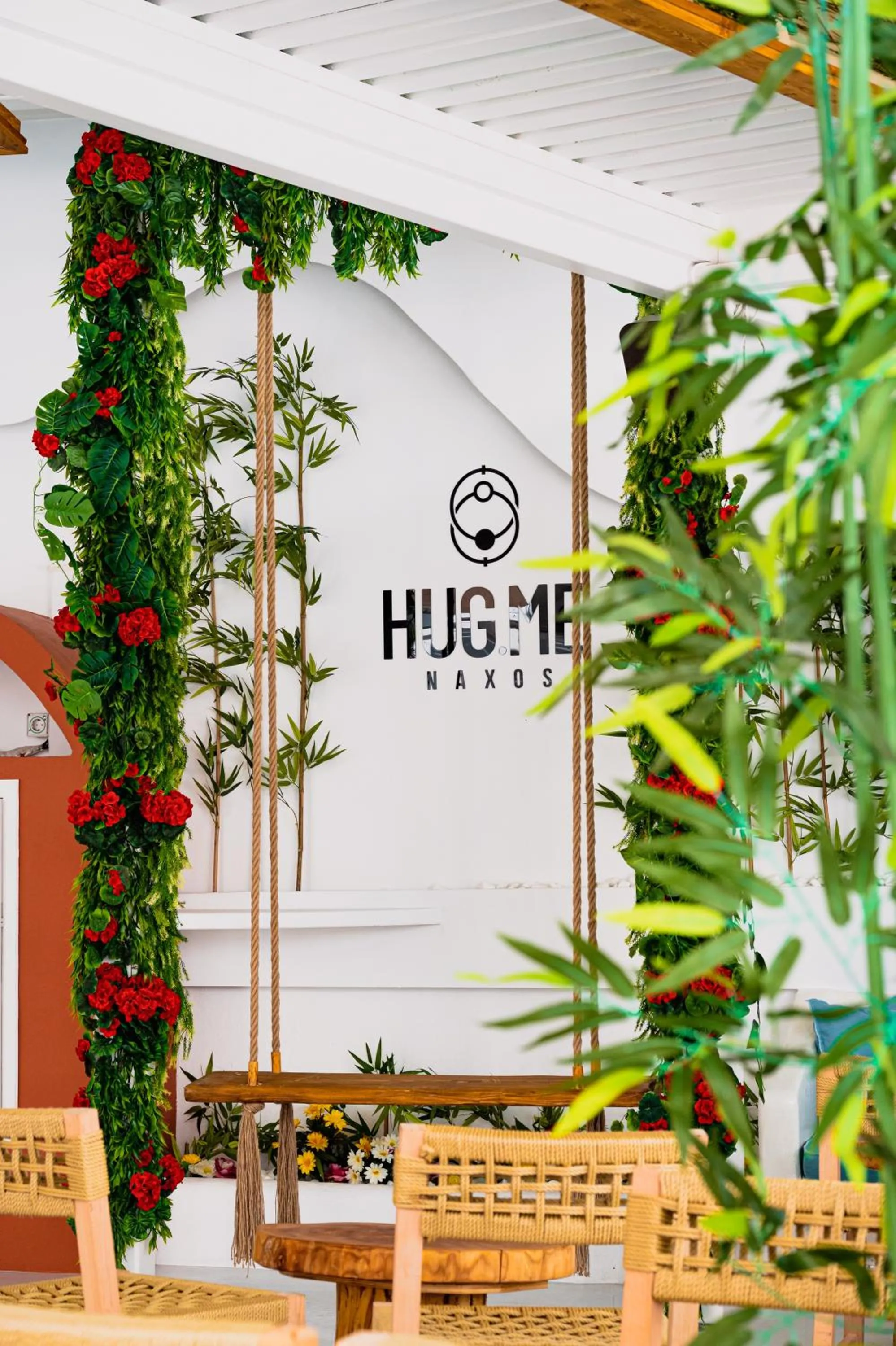 Restaurant/places to eat in Arco Naxos Luxury Apartments