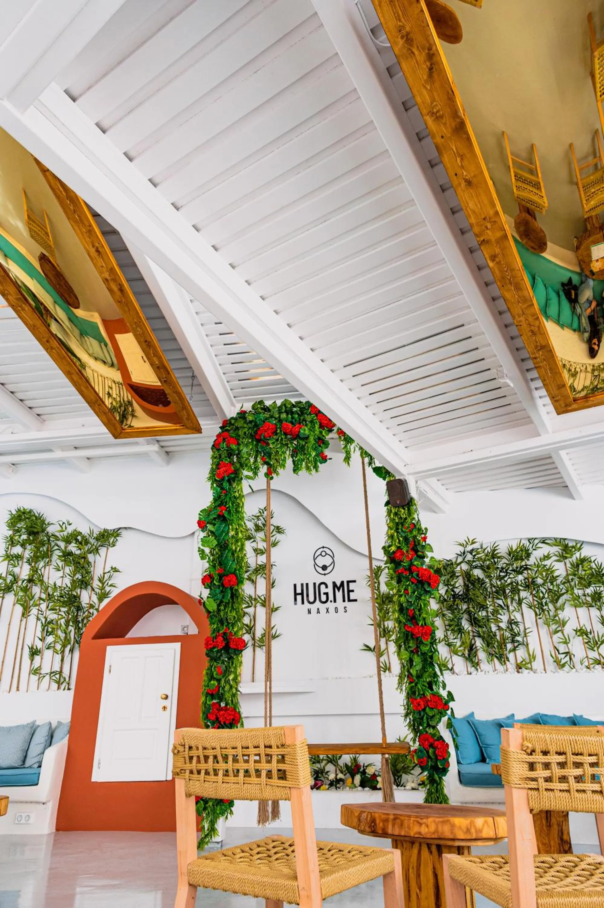 Restaurant/places to eat in Arco Naxos Luxury Apartments