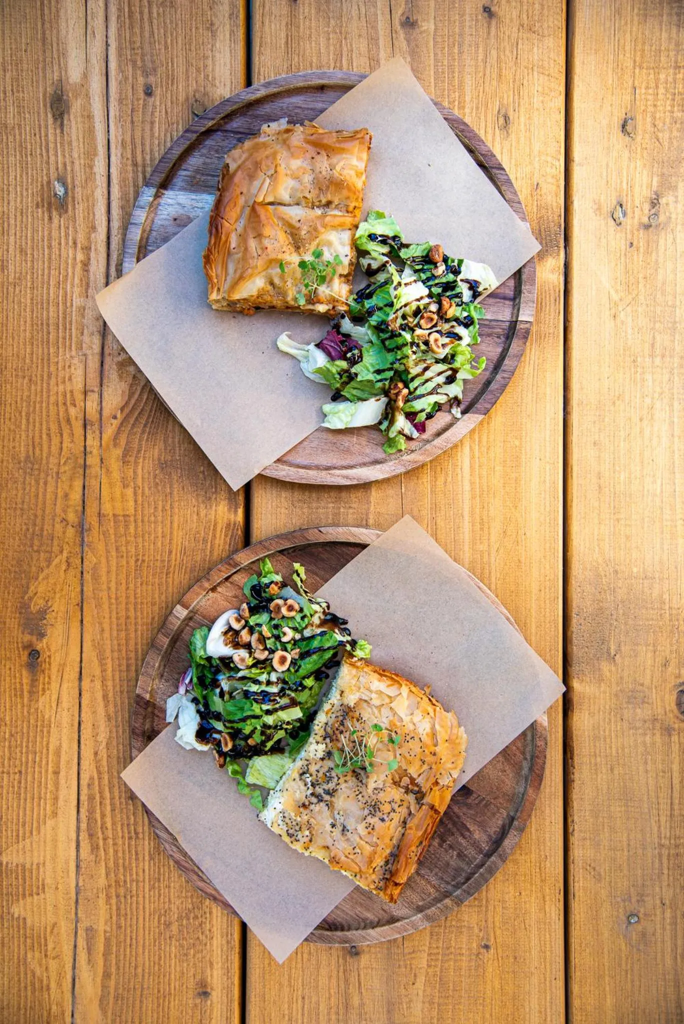 Restaurant/places to eat in Arco Naxos Luxury Apartments