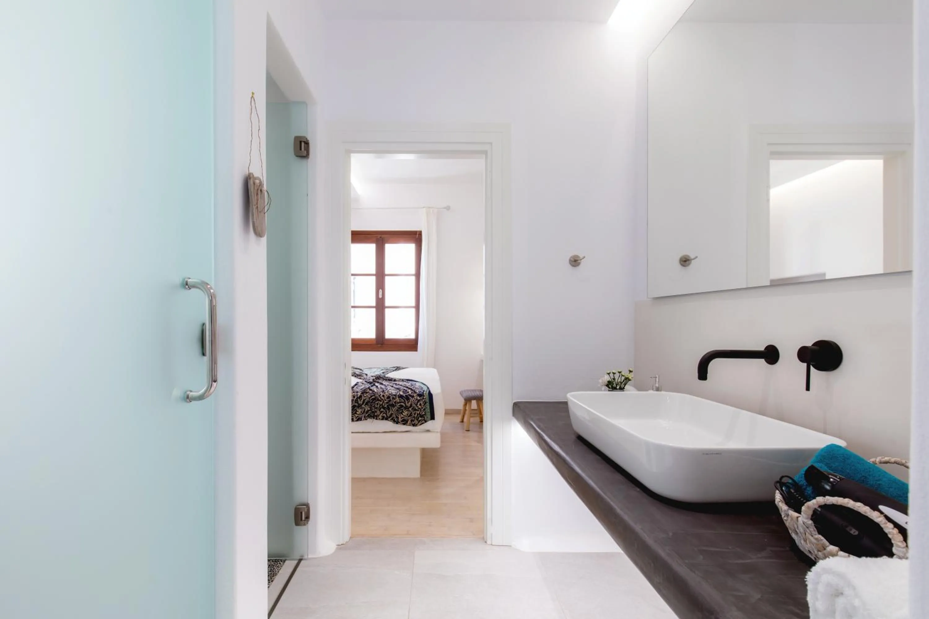 Shower, Bed in Arco Naxos Luxury Apartments