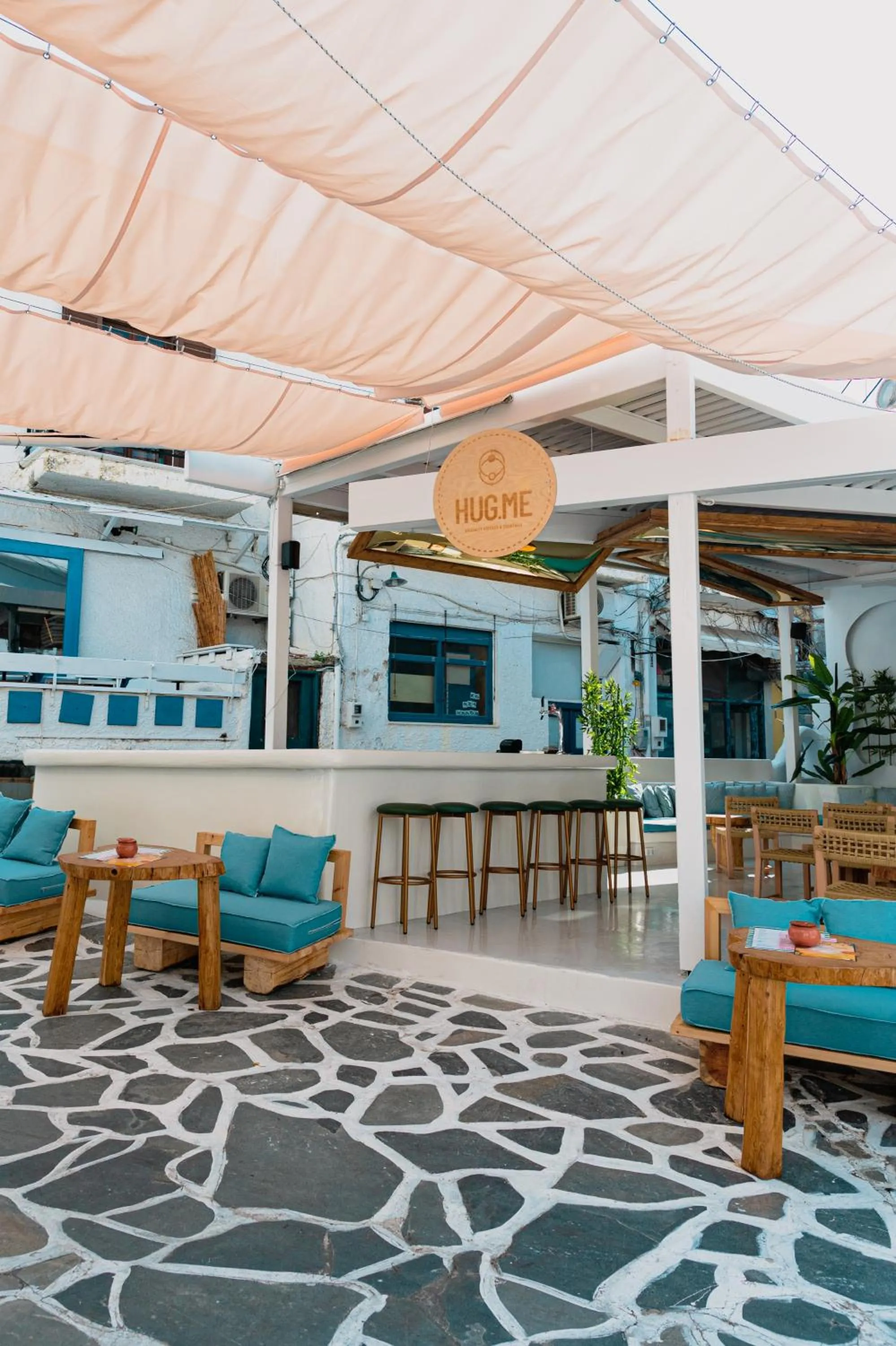 Restaurant/places to eat in Arco Naxos Luxury Apartments