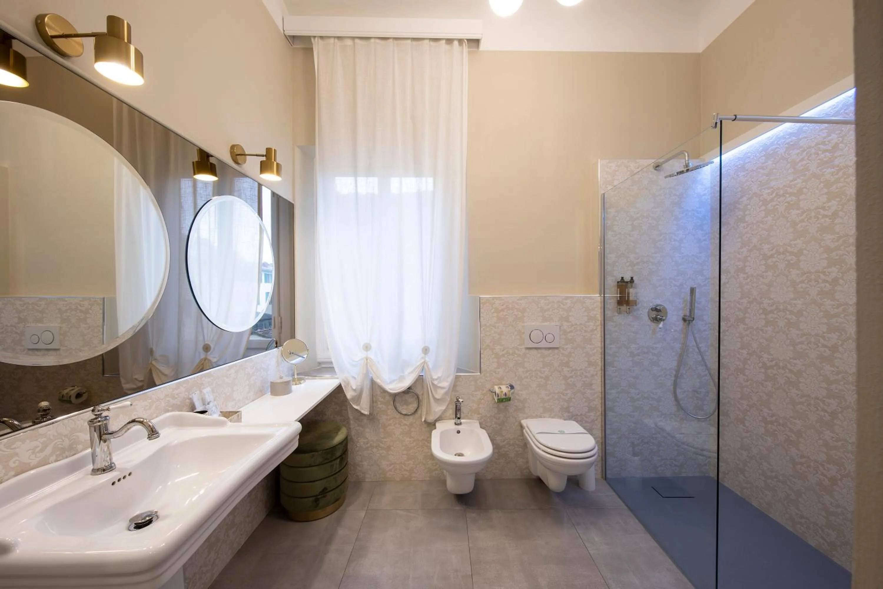 Shower in Ricasoli Garden Relais