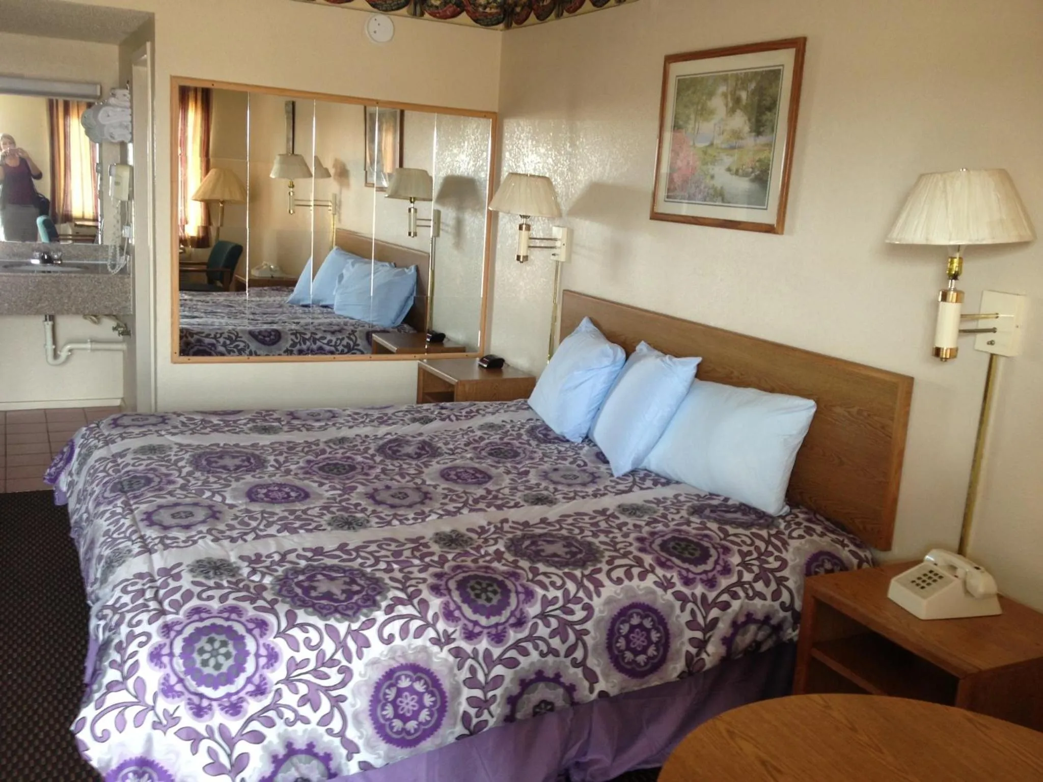 Crown Inn Grand Prairie