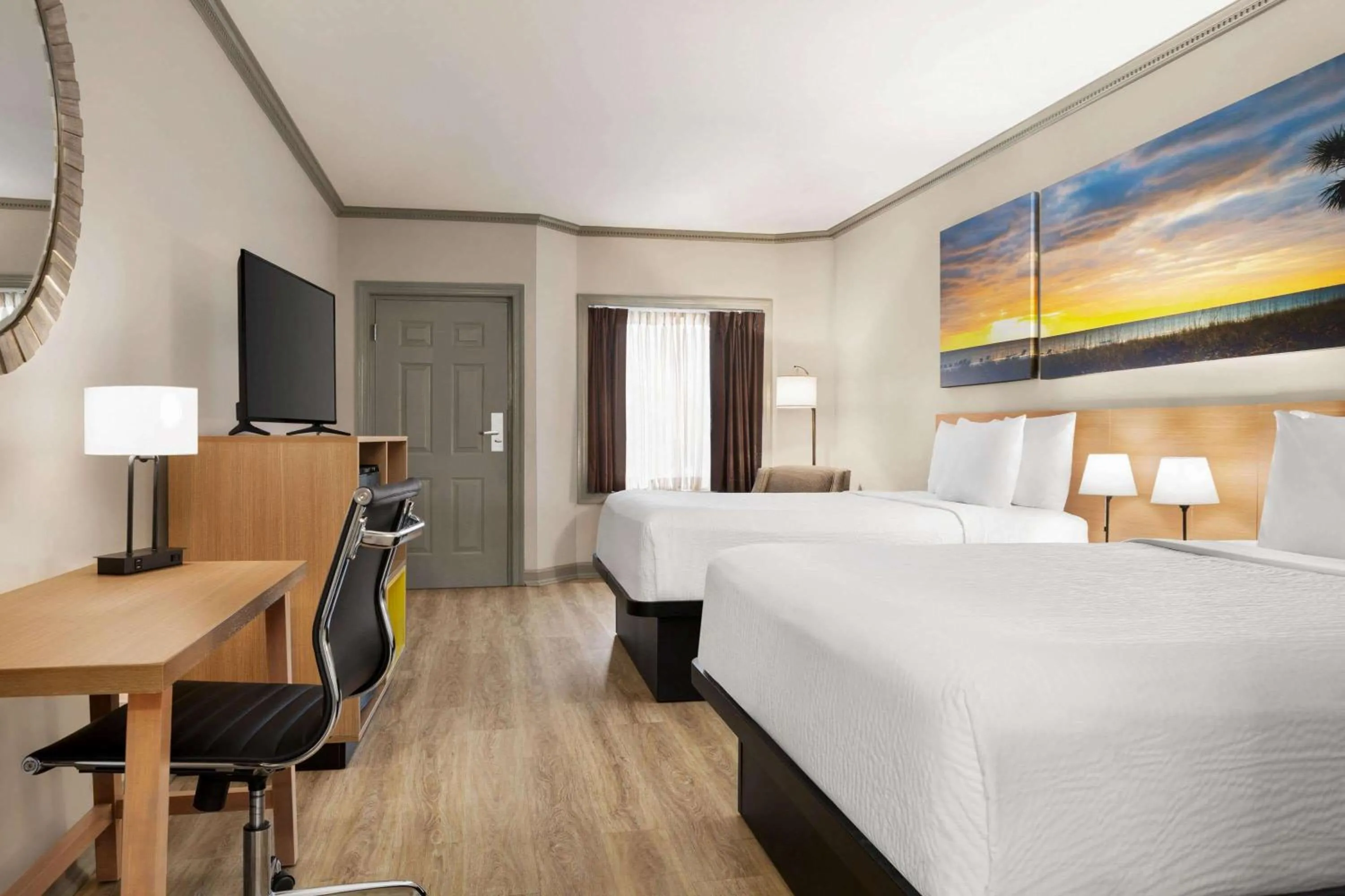 Photo of the whole room, Bed in Days Inn by Wyndham Kingsland GA