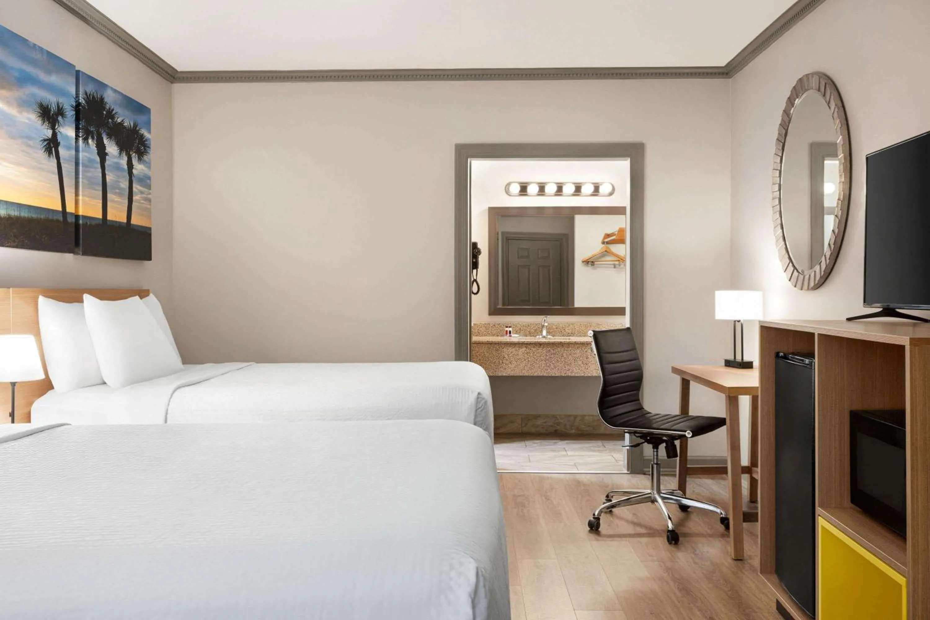 Bedroom, Bed in Days Inn by Wyndham Kingsland GA