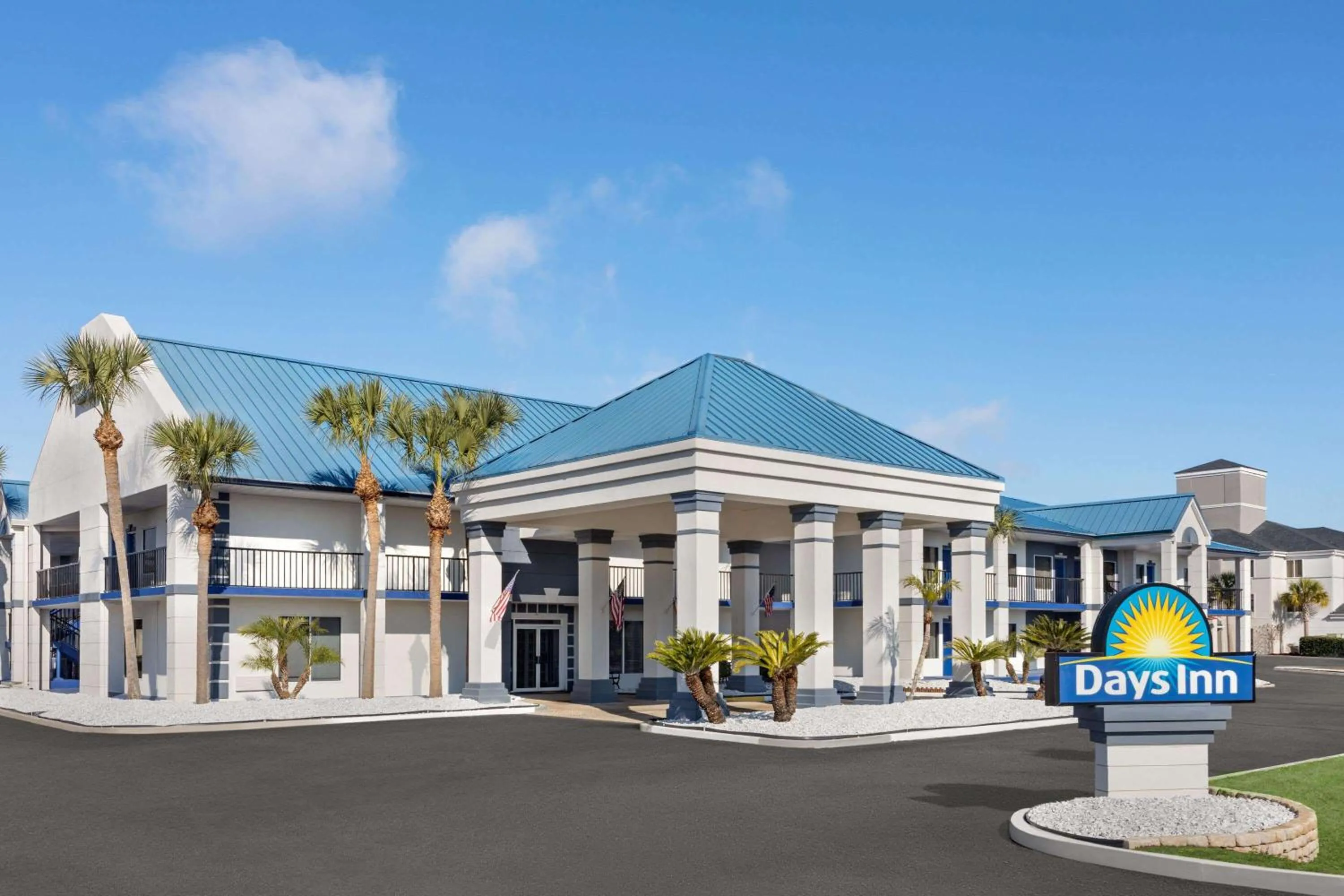 Property building in Days Inn by Wyndham Kingsland GA