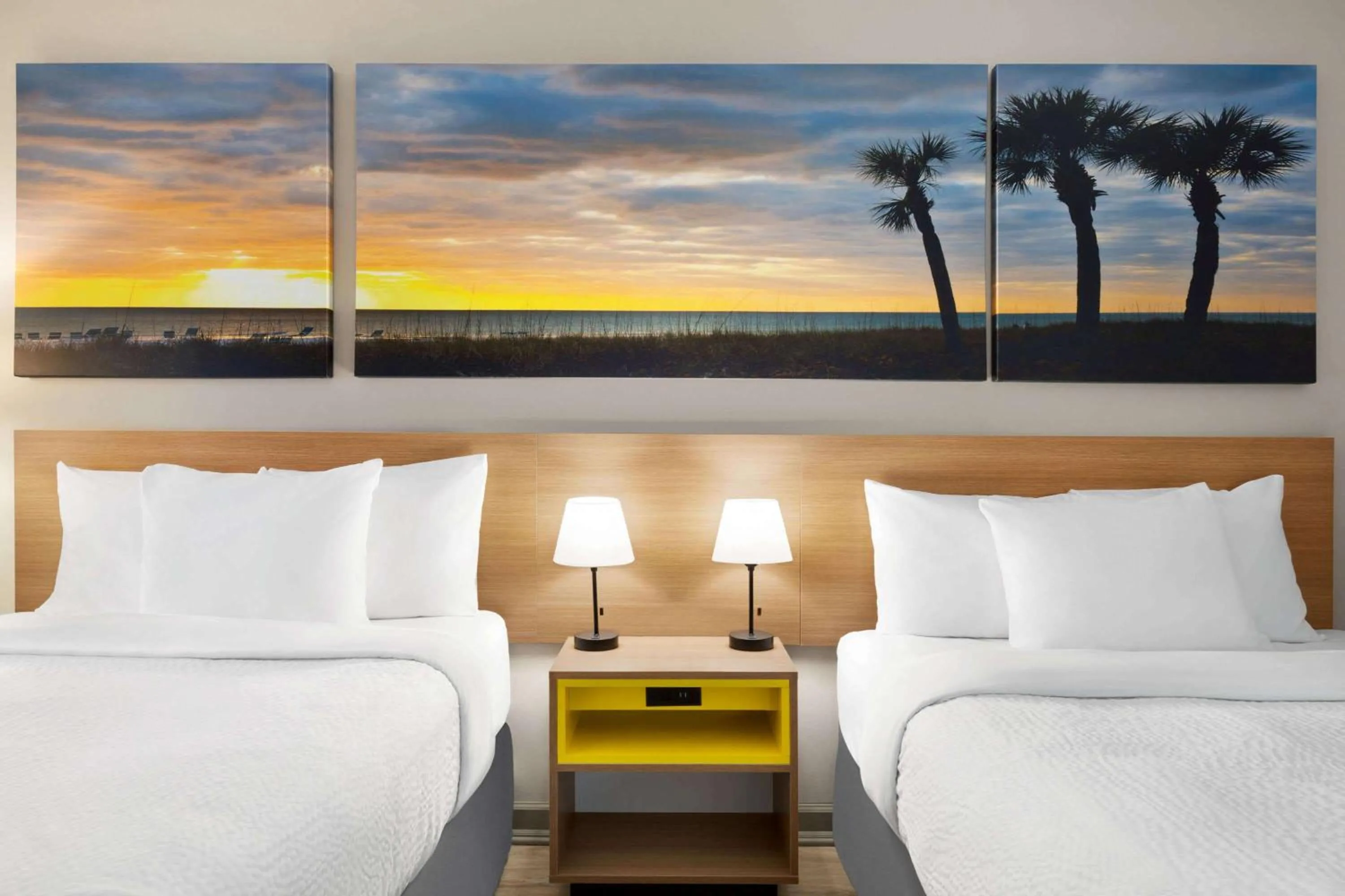 Photo of the whole room, Bed in Days Inn by Wyndham Kingsland GA