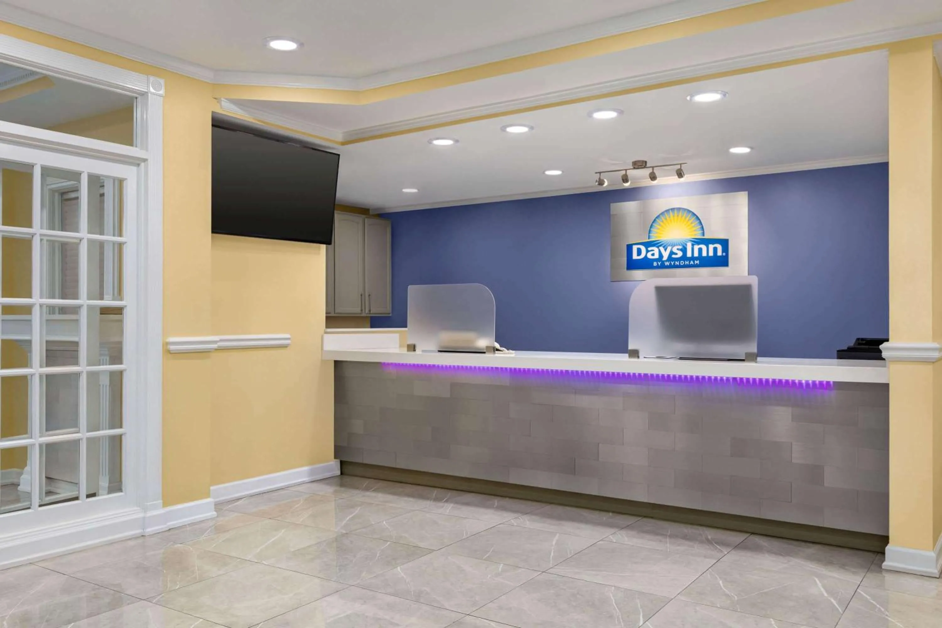 Lobby or reception in Days Inn by Wyndham Kingsland GA