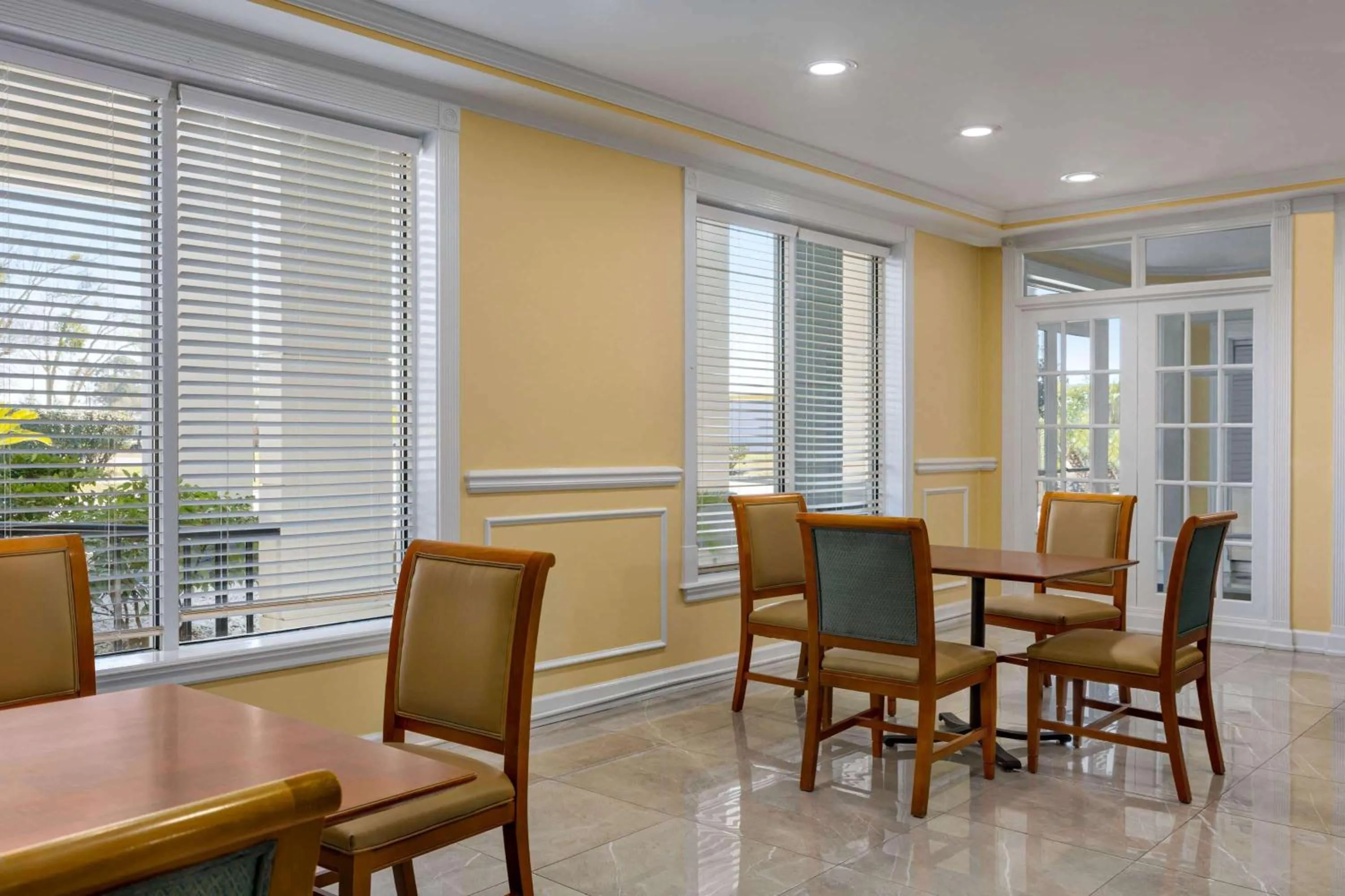 Restaurant/places to eat in Days Inn by Wyndham Kingsland GA