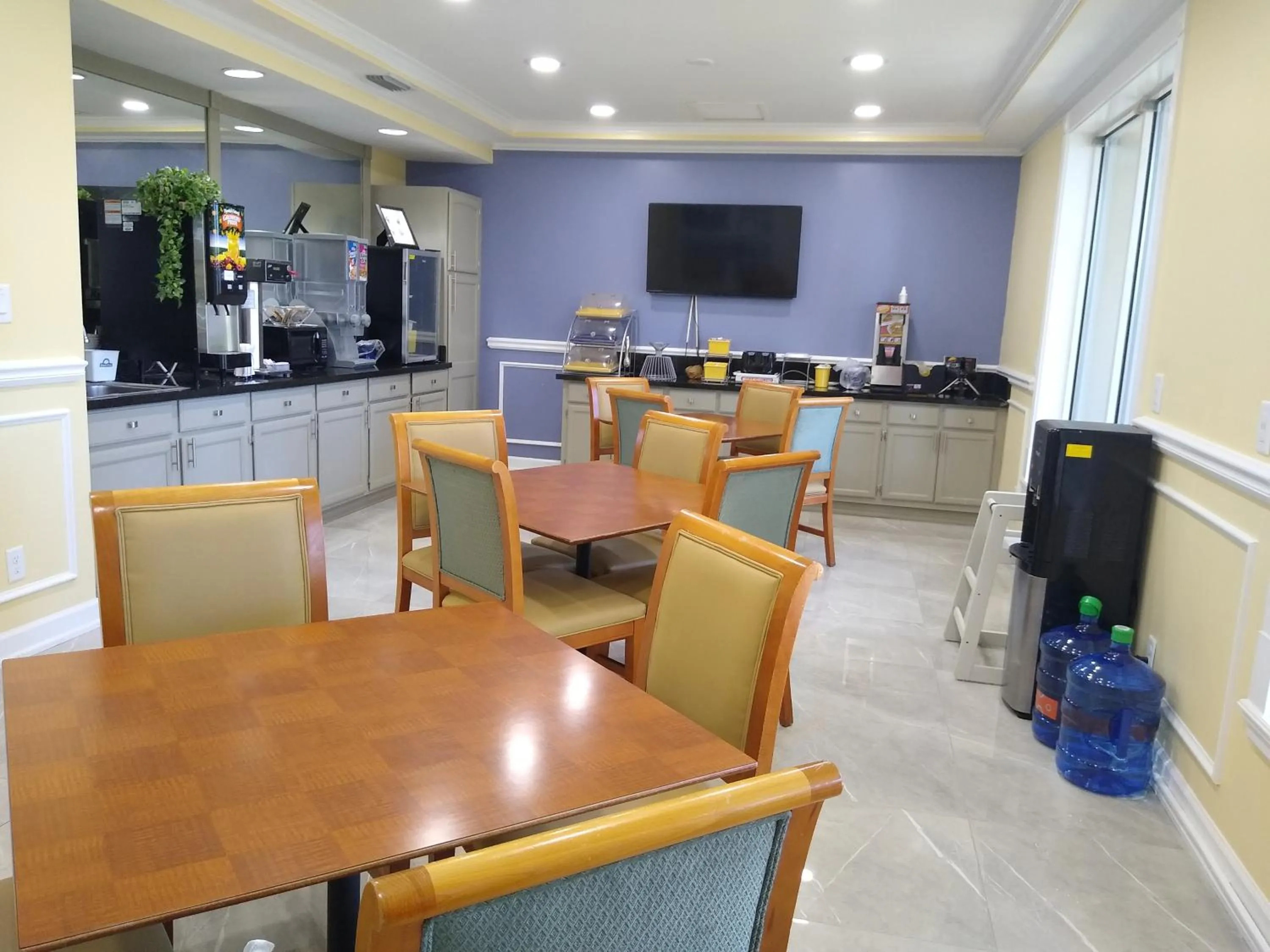 Restaurant/places to eat in Days Inn by Wyndham Kingsland GA