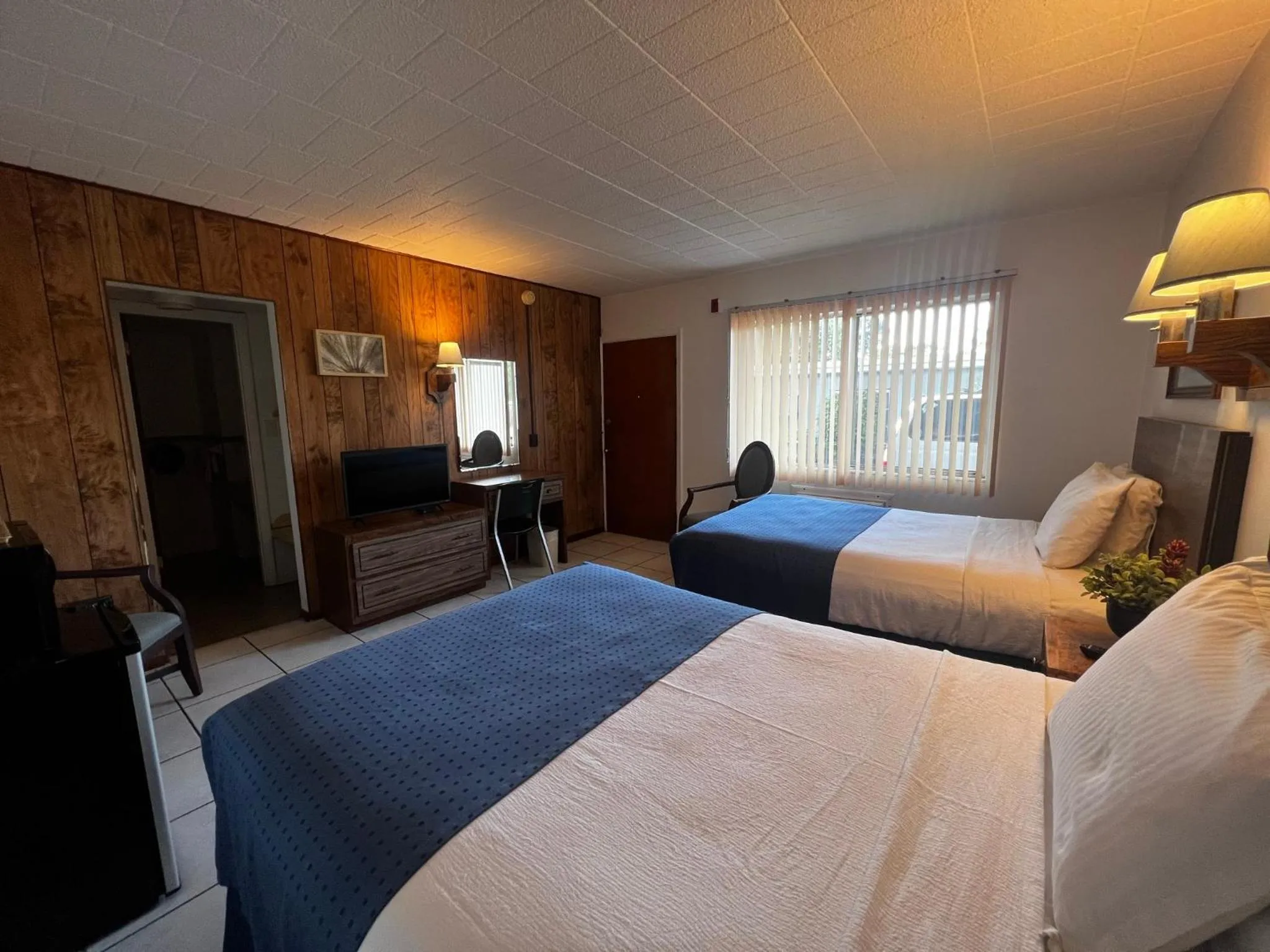 Bedroom, Bed in Nocturne Motel