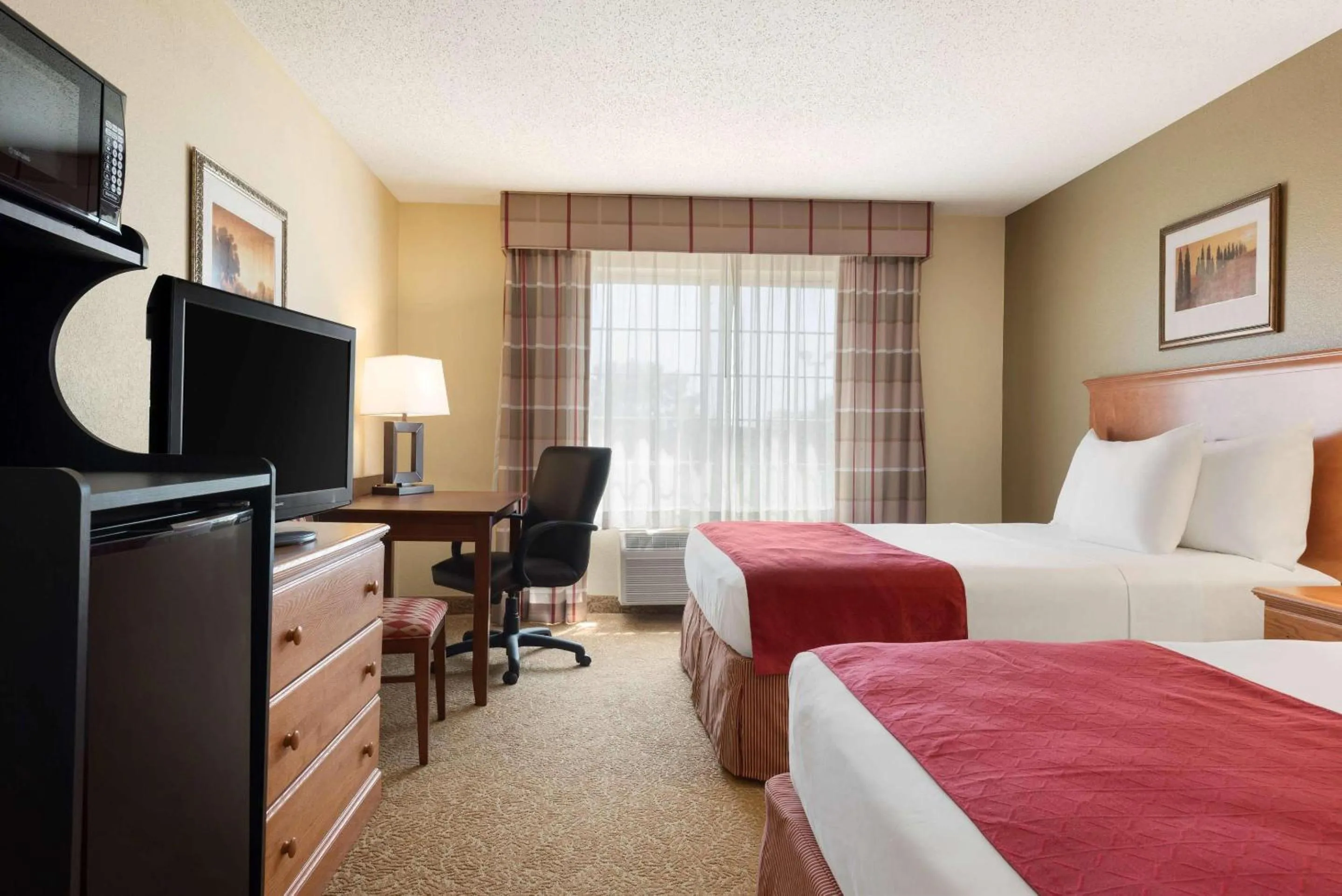 Bedroom, Bed in Country Inn & Suites by Radisson, Davenport - Quad Cities