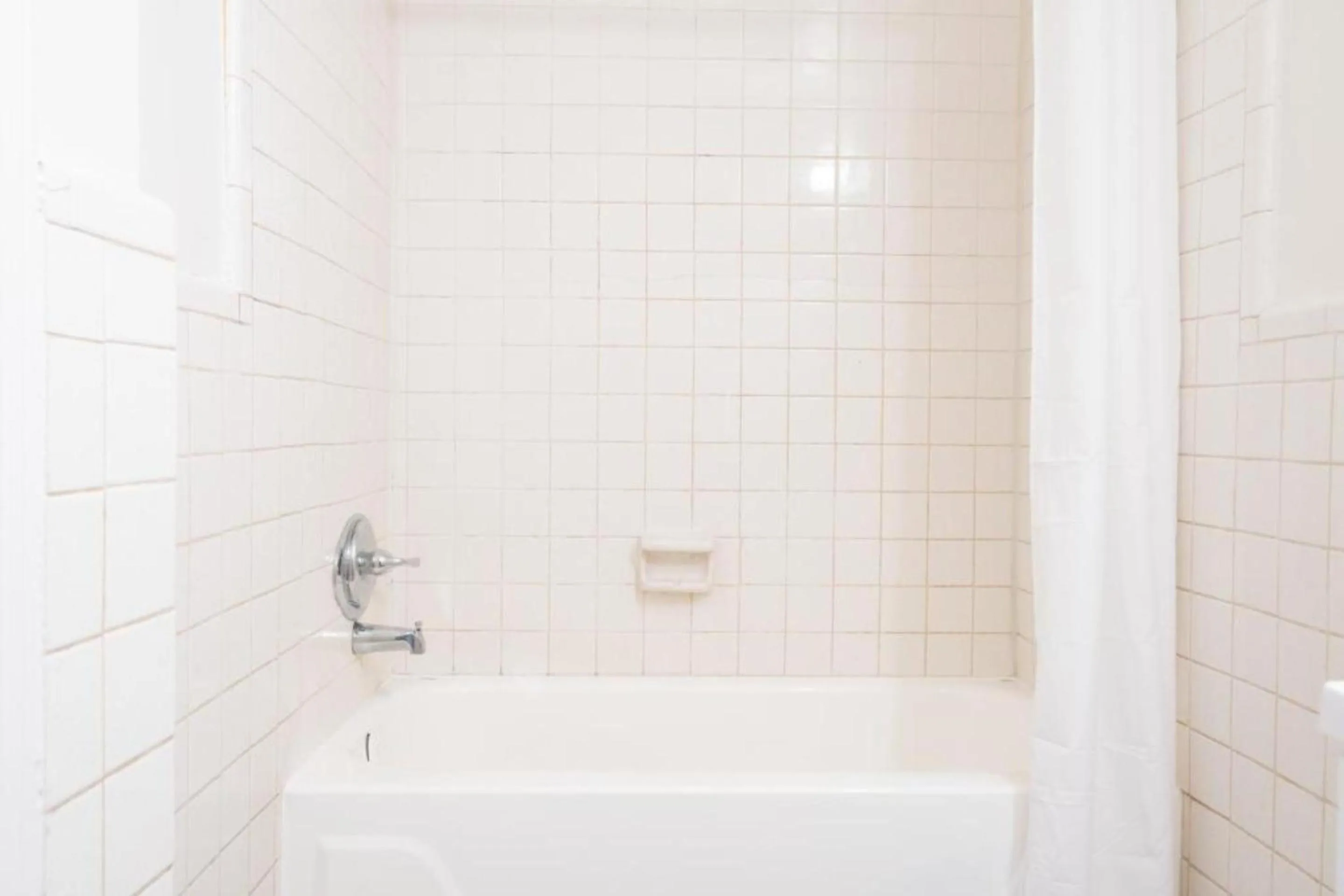 Bathroom in Hotel O Atlanta Airport Jonesboro/Morrow I-75