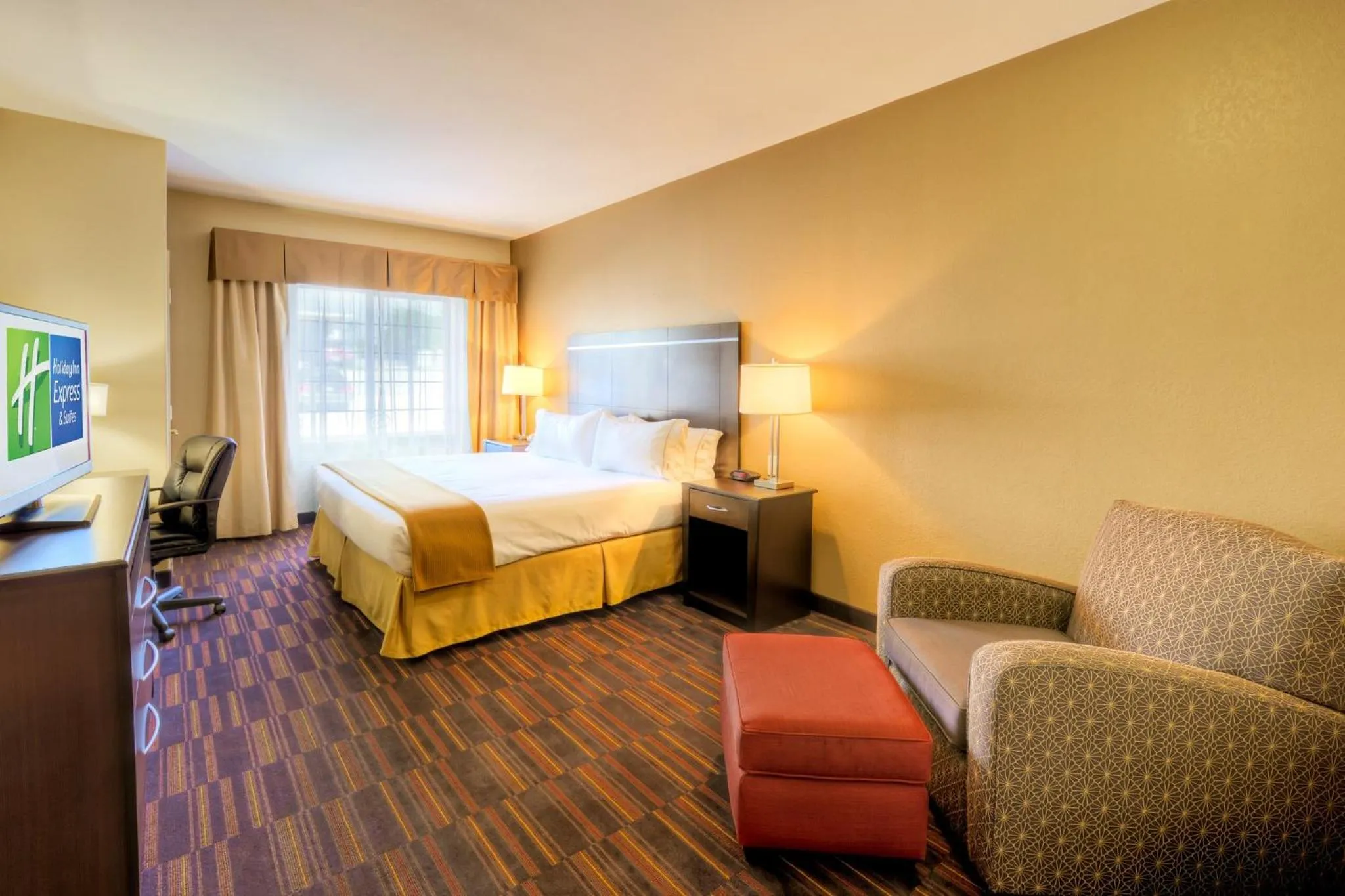 Photo of the whole room, Bed in Holiday Inn Express and Suites Granbury by IHG