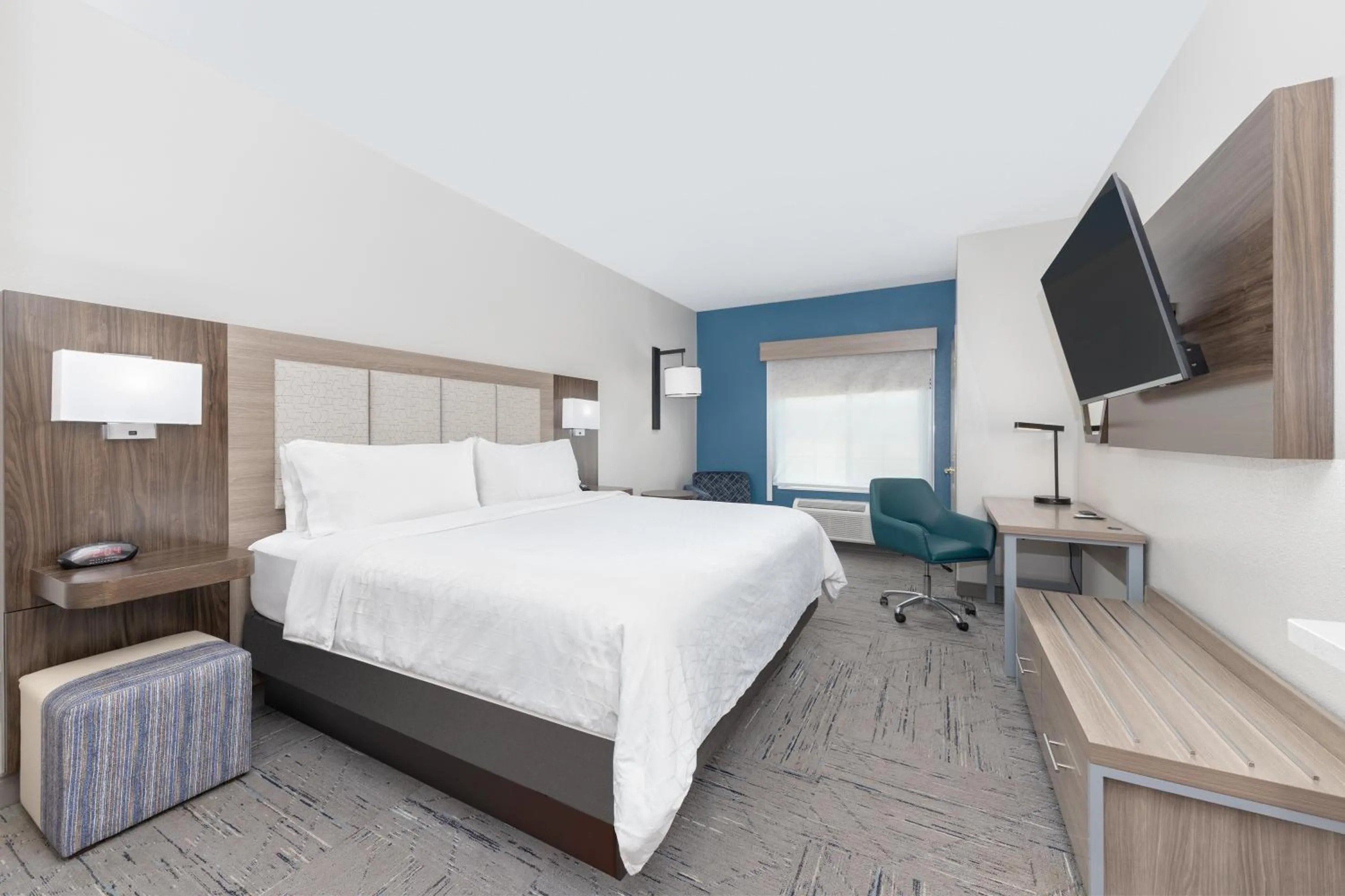 Bed in Holiday Inn Express and Suites Granbury by IHG