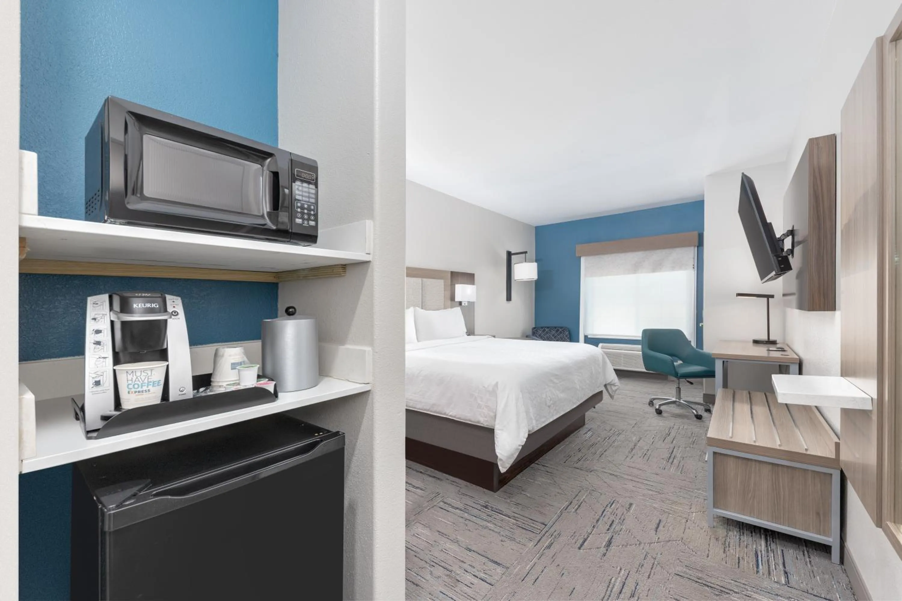 Bed in Holiday Inn Express and Suites Granbury by IHG