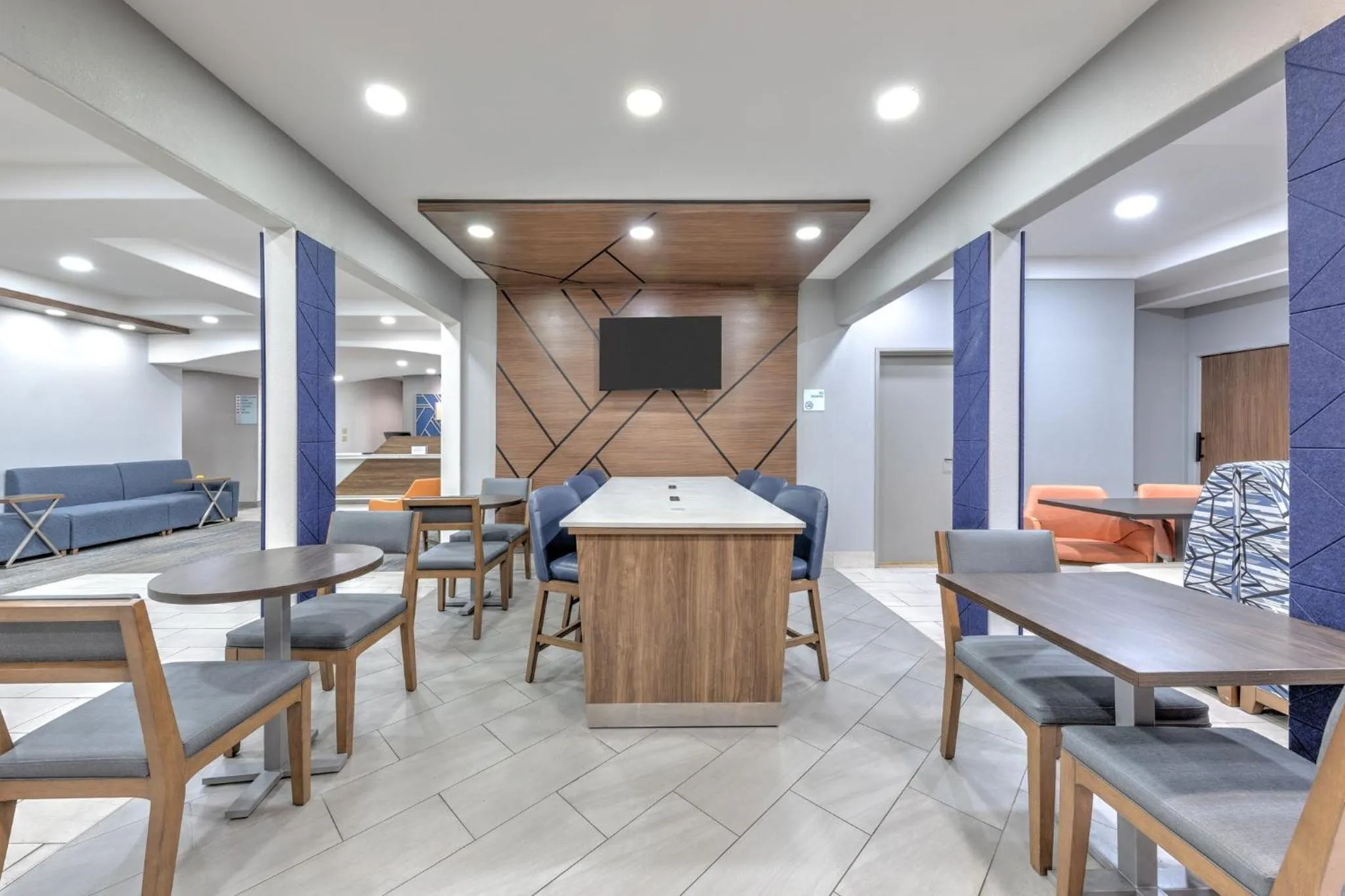 Breakfast in Holiday Inn Express and Suites Granbury by IHG