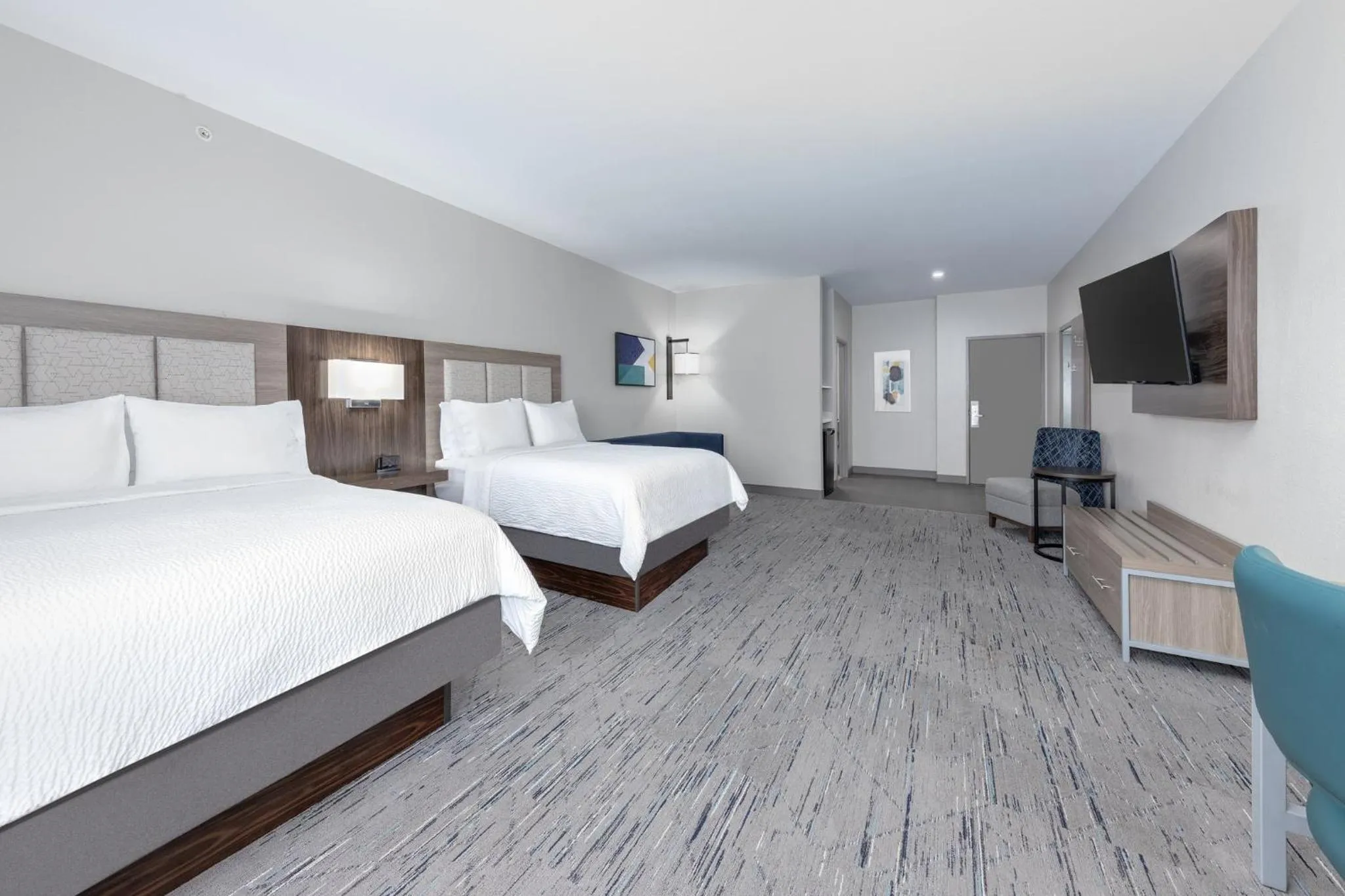 Photo of the whole room, Bed in Holiday Inn Express and Suites Granbury by IHG