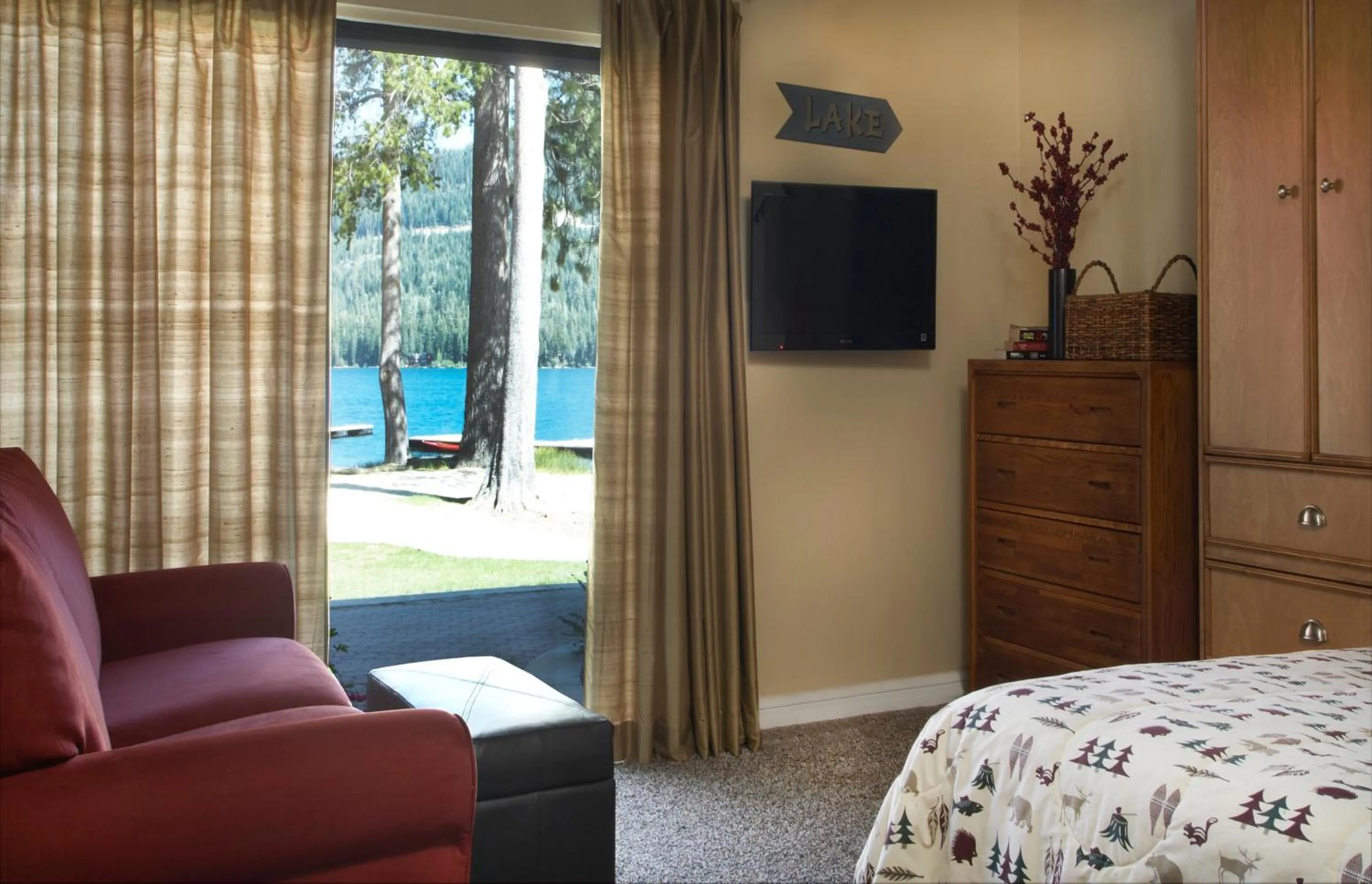 Fishing, TV/Entertainment Center in Donner Lake Village