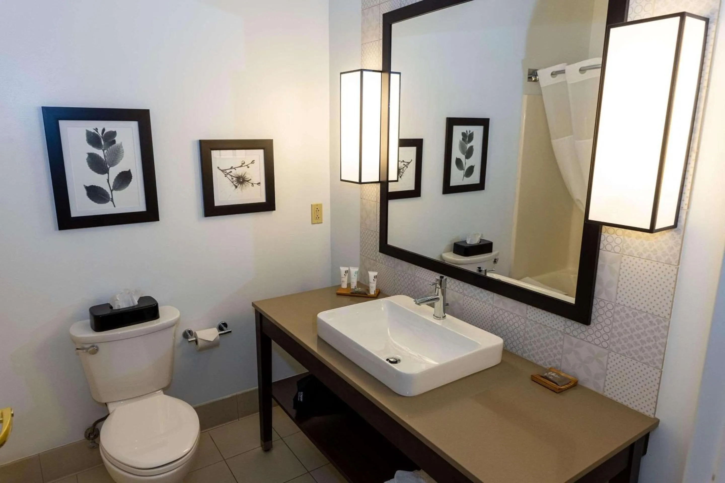 Bedroom in Country Inn & Suites by Radisson, Lehighton-Jim Thorpe, PA