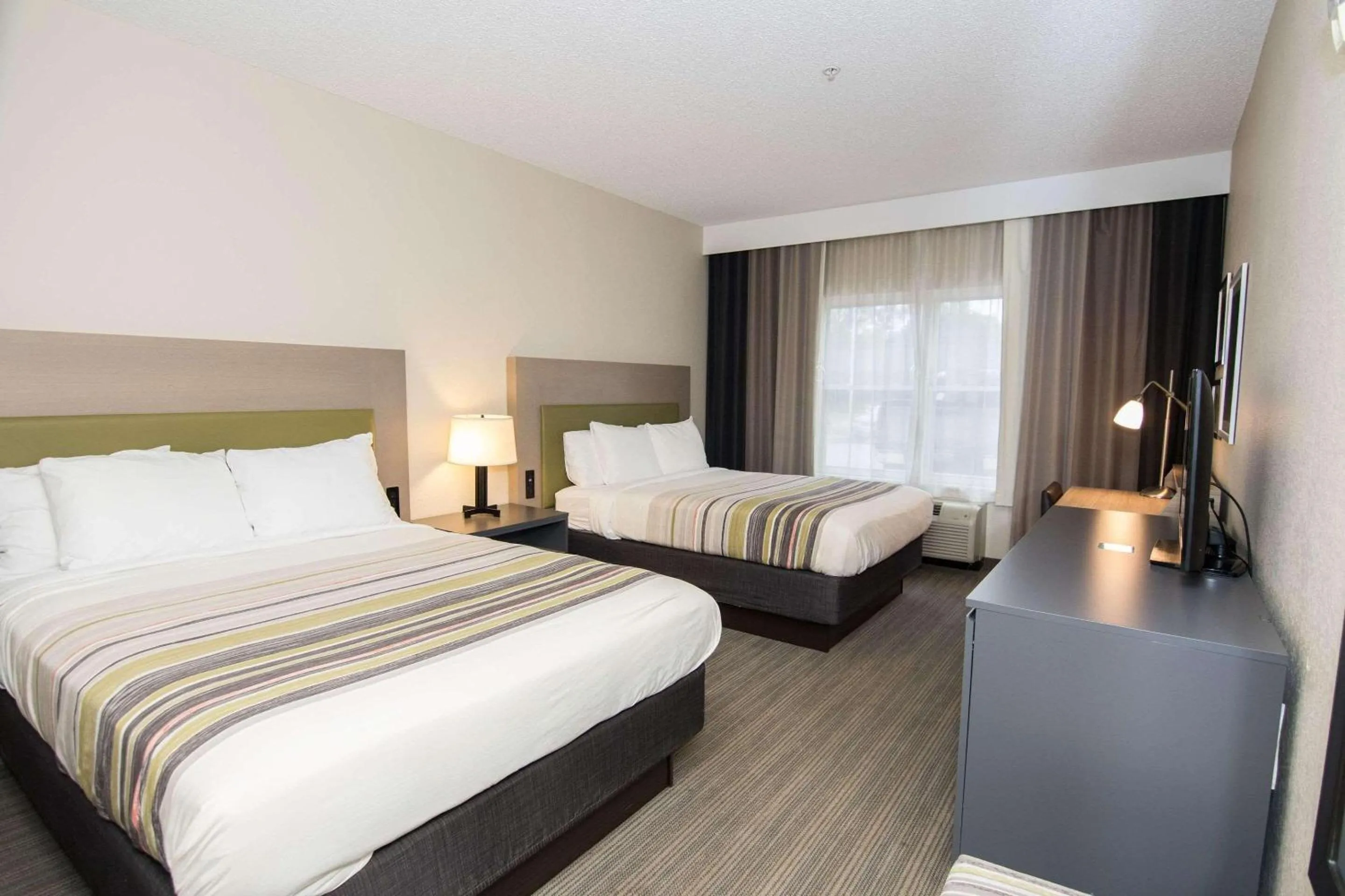 Bedroom, Bed in Country Inn & Suites by Radisson, Lehighton-Jim Thorpe, PA