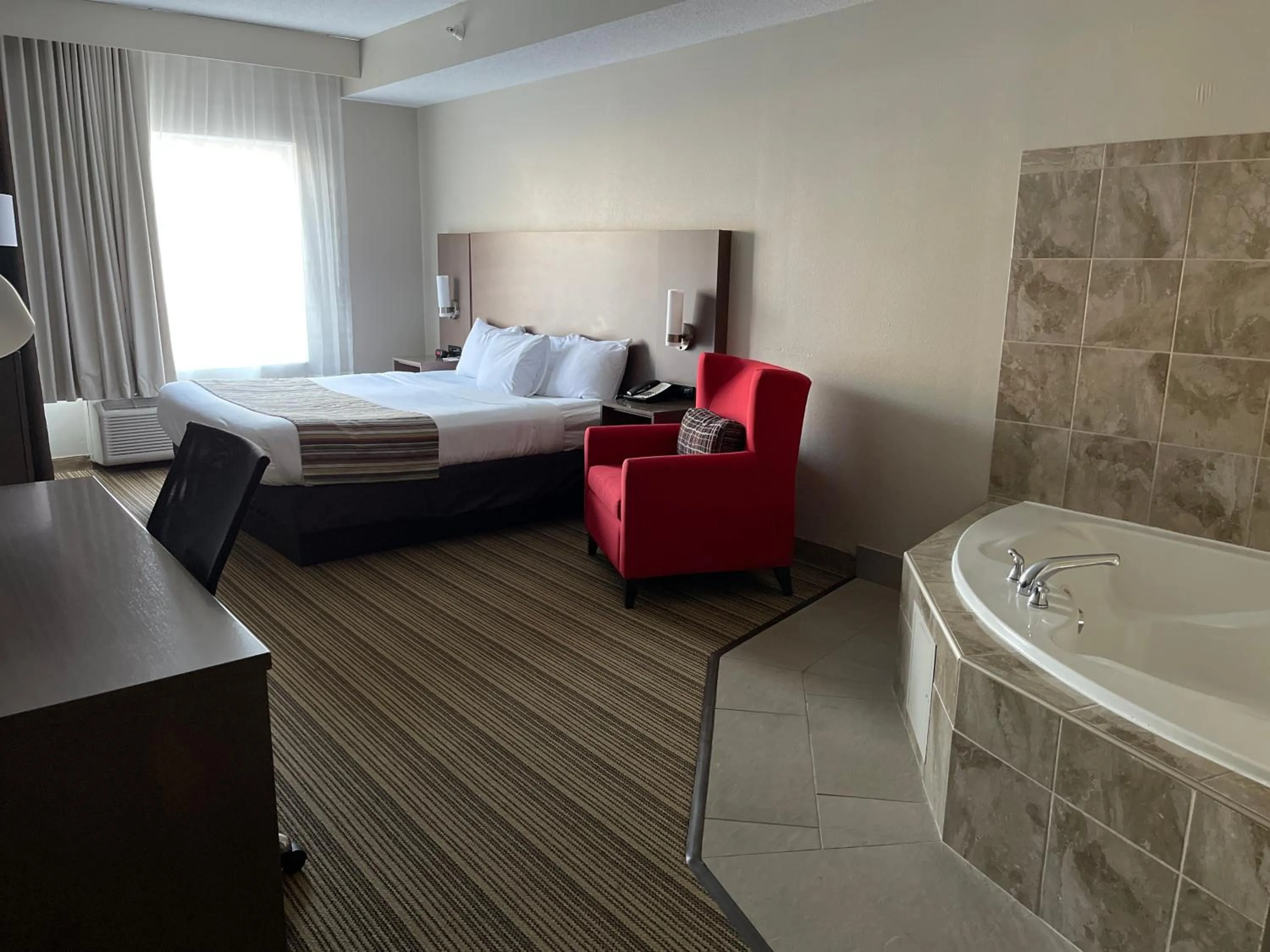 Bedroom in Country Inn & Suites by Radisson, Prairie du Chien