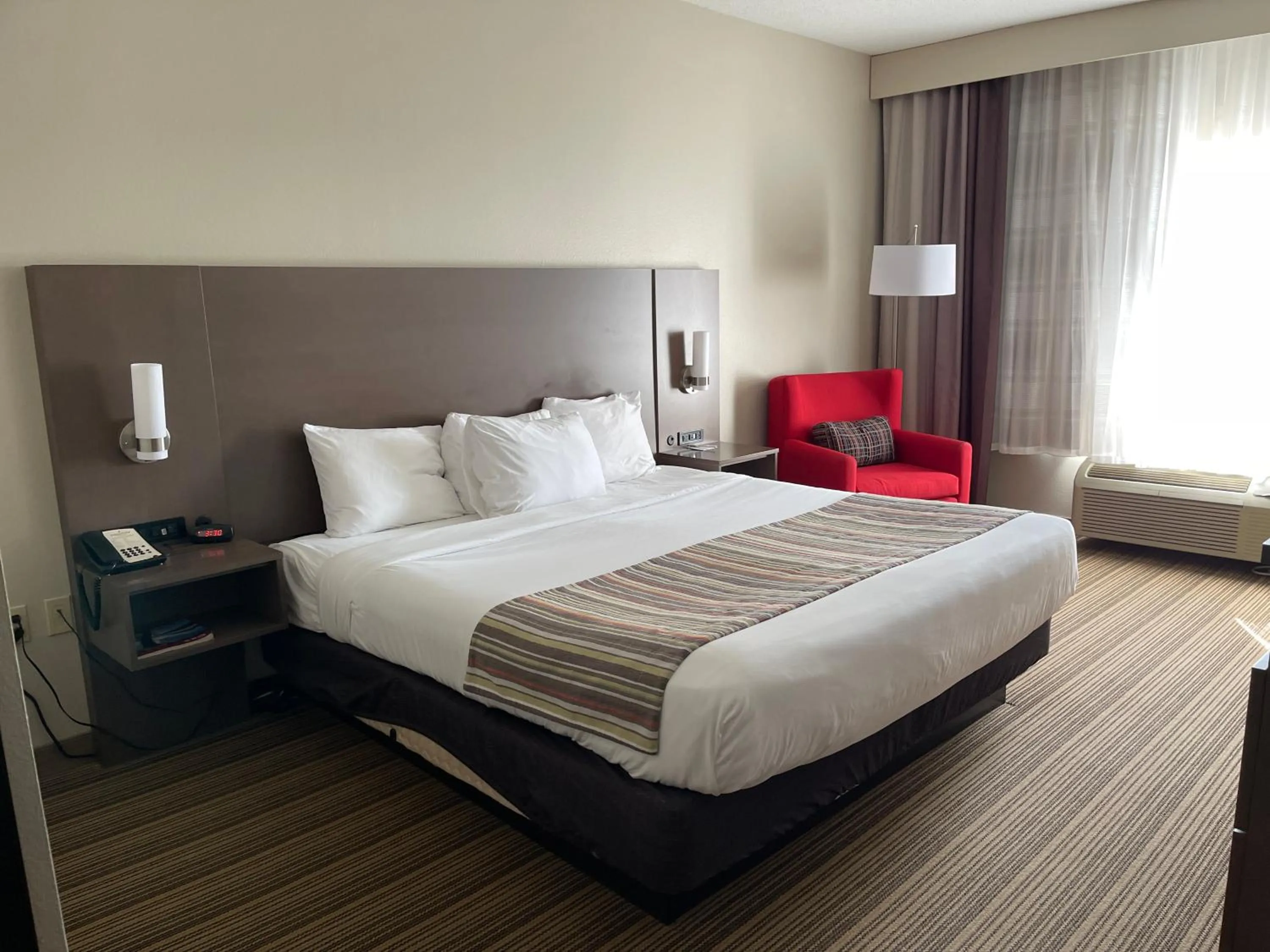 Bedroom in Country Inn & Suites by Radisson, Prairie du Chien