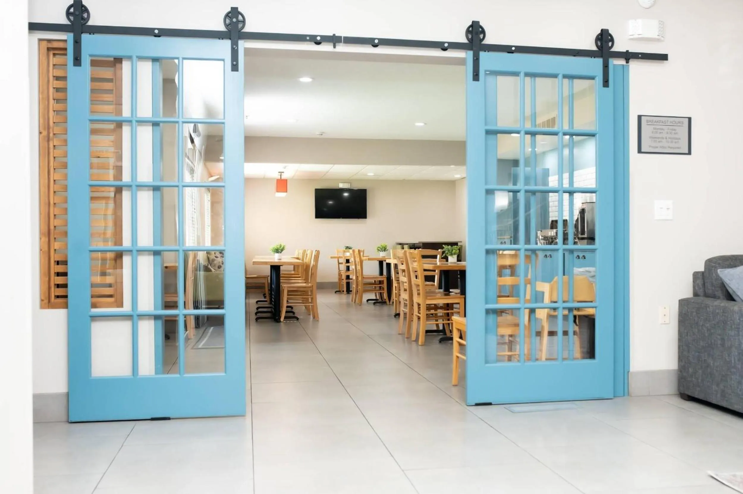 Breakfast in Country Inn & Suites by Radisson, Prairie du Chien