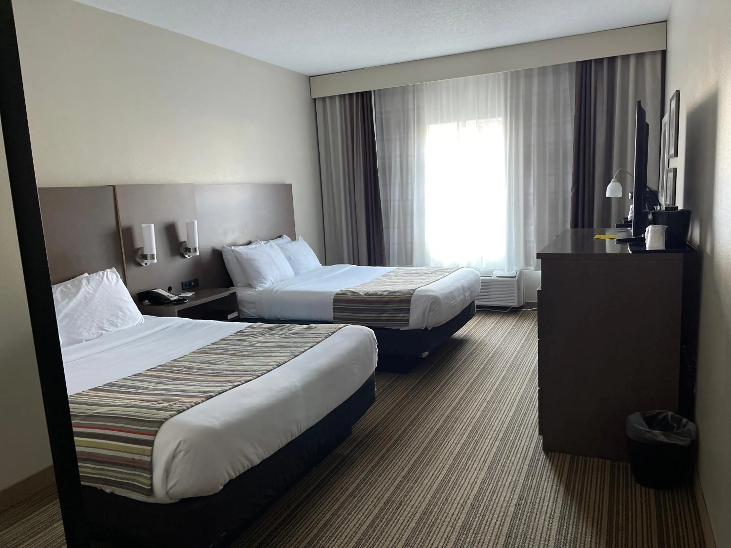 Bedroom in Country Inn & Suites by Radisson, Prairie du Chien