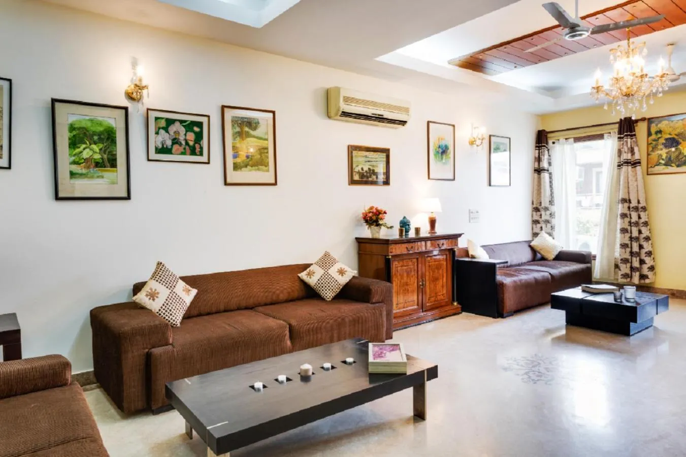 Apartment in Hostie - 4BHK Apartment with lift near Greater Kailash, South Delhi