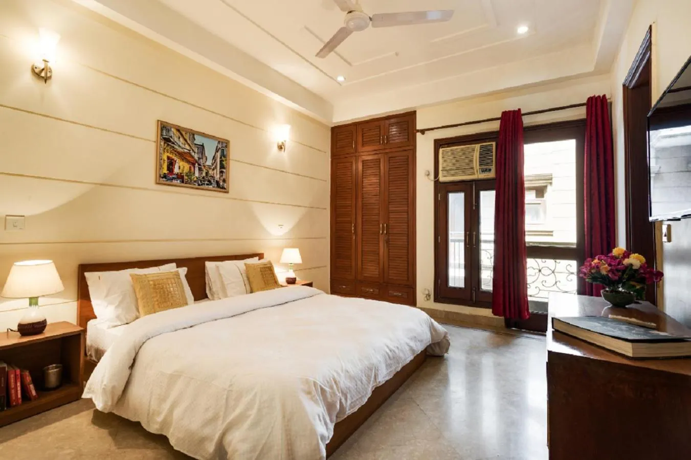 Apartment in Hostie - 4BHK Apartment with lift near Greater Kailash, South Delhi